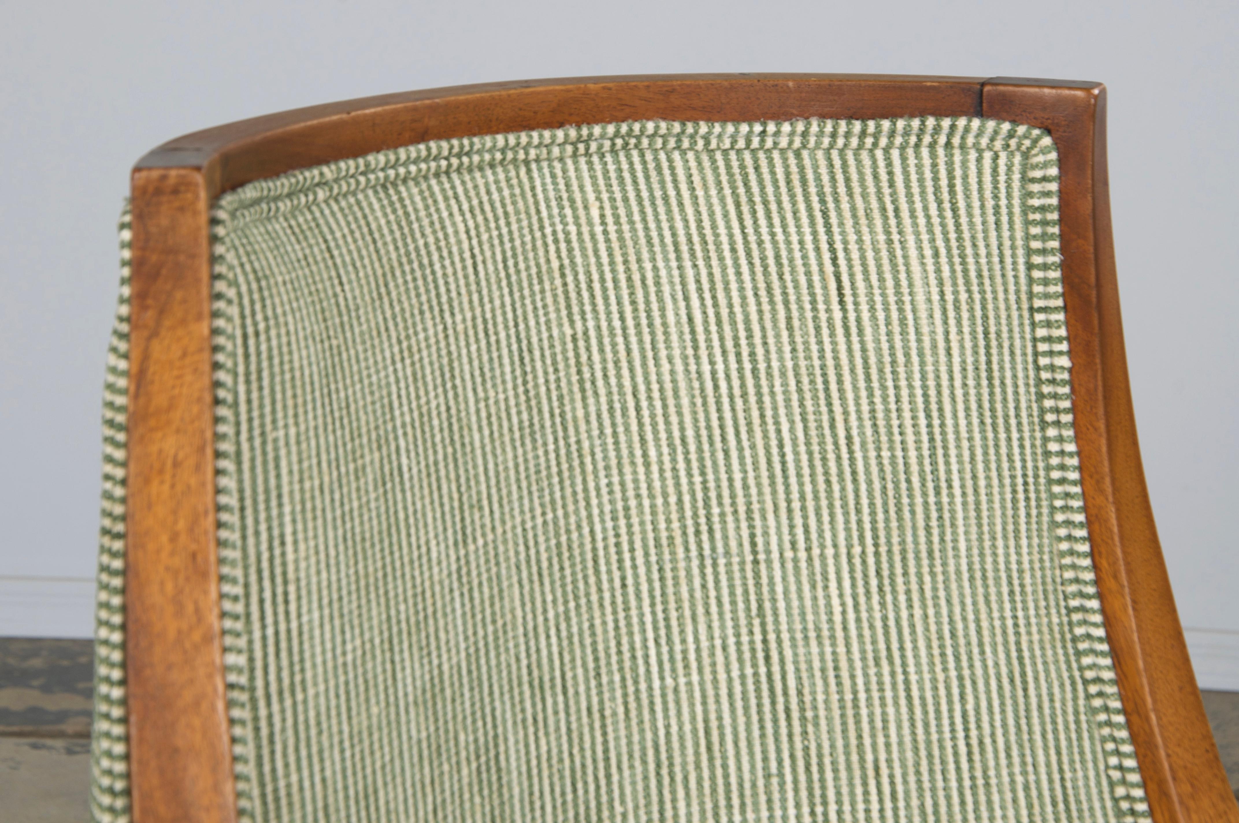 Ciniglia Sei sedie da pranzo a gondola in noce Art Deco francese degli anni '30 con tessuto verde a righe in vendita