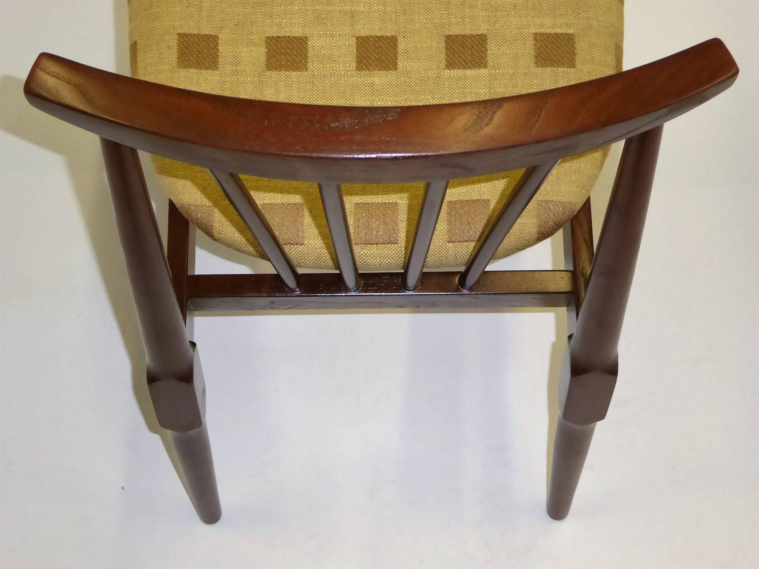 Six 1950s Danish Modern Style Walnut Spindle Back Dining Chairs 4