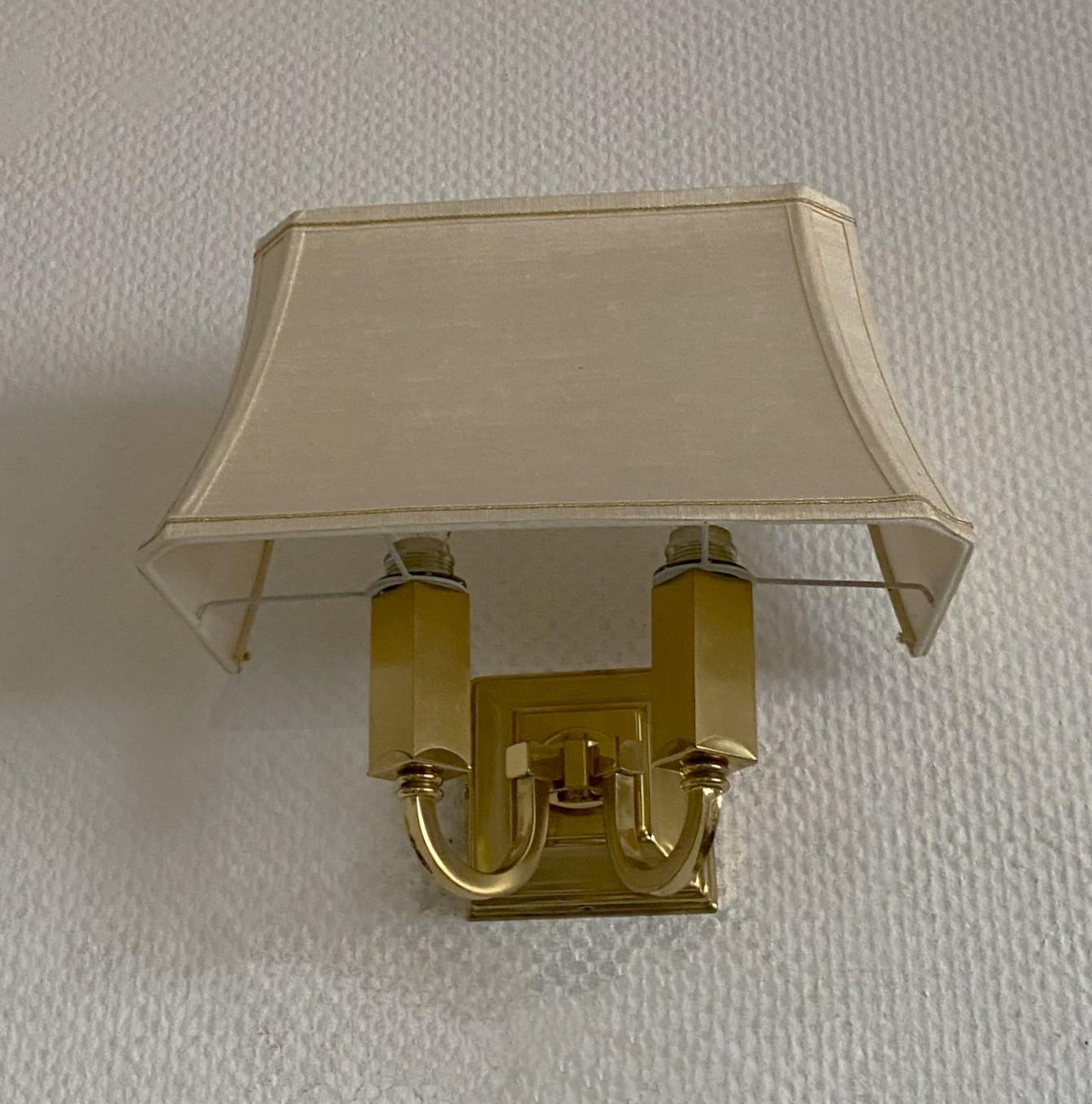 Seis apliques de hotel neoclásicos franceses de latón de los años 50 Dorado en venta