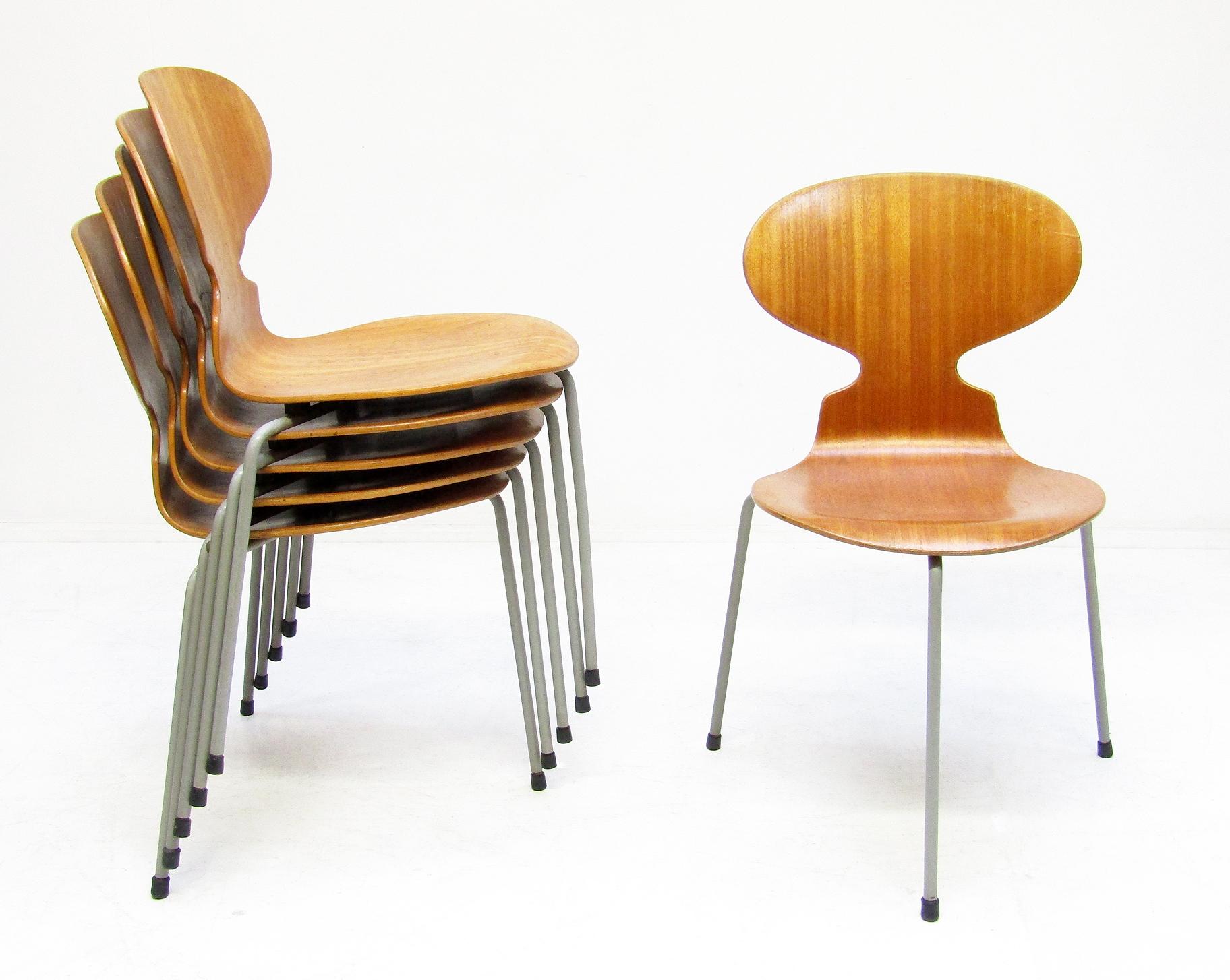 Un ensemble de six magnifiques chaises 