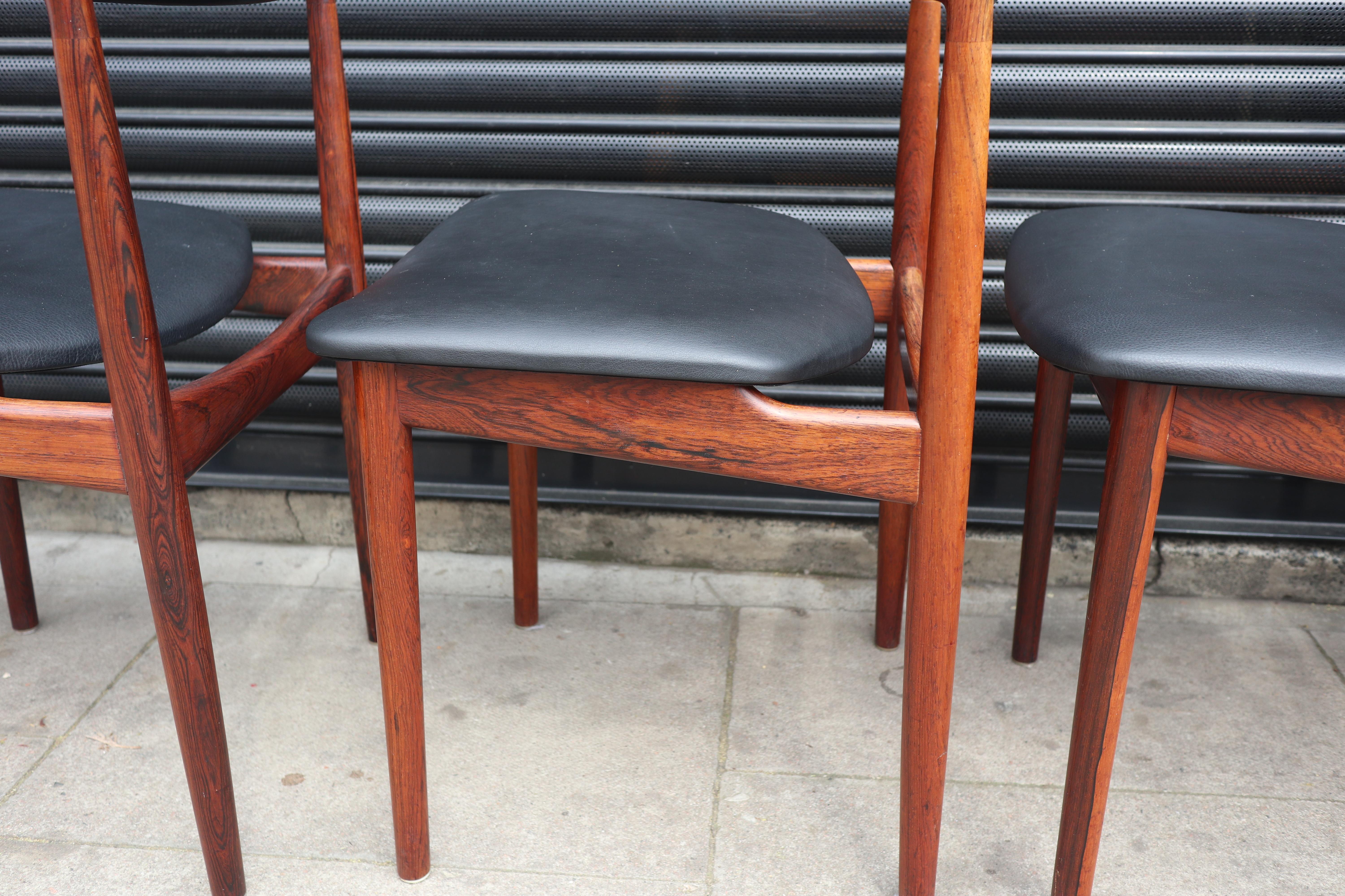 Six chaises de salle à manger Henry Rosengren Hansen en bois de rose et cuir des années 1960, modèle 39  en vente 4