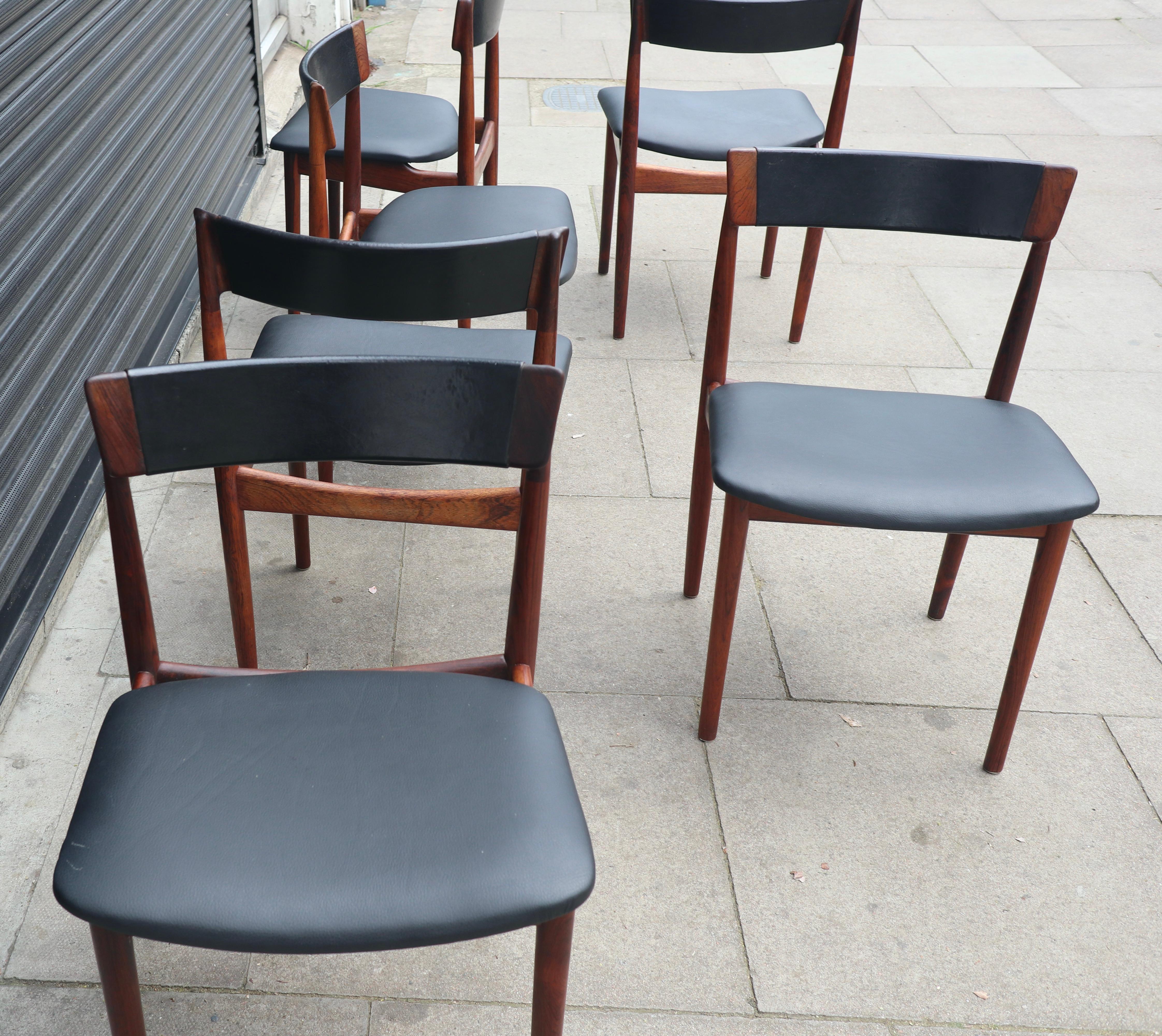 Mid-Century Modern Six chaises de salle à manger Henry Rosengren Hansen en bois de rose et cuir des années 1960, modèle 39  en vente