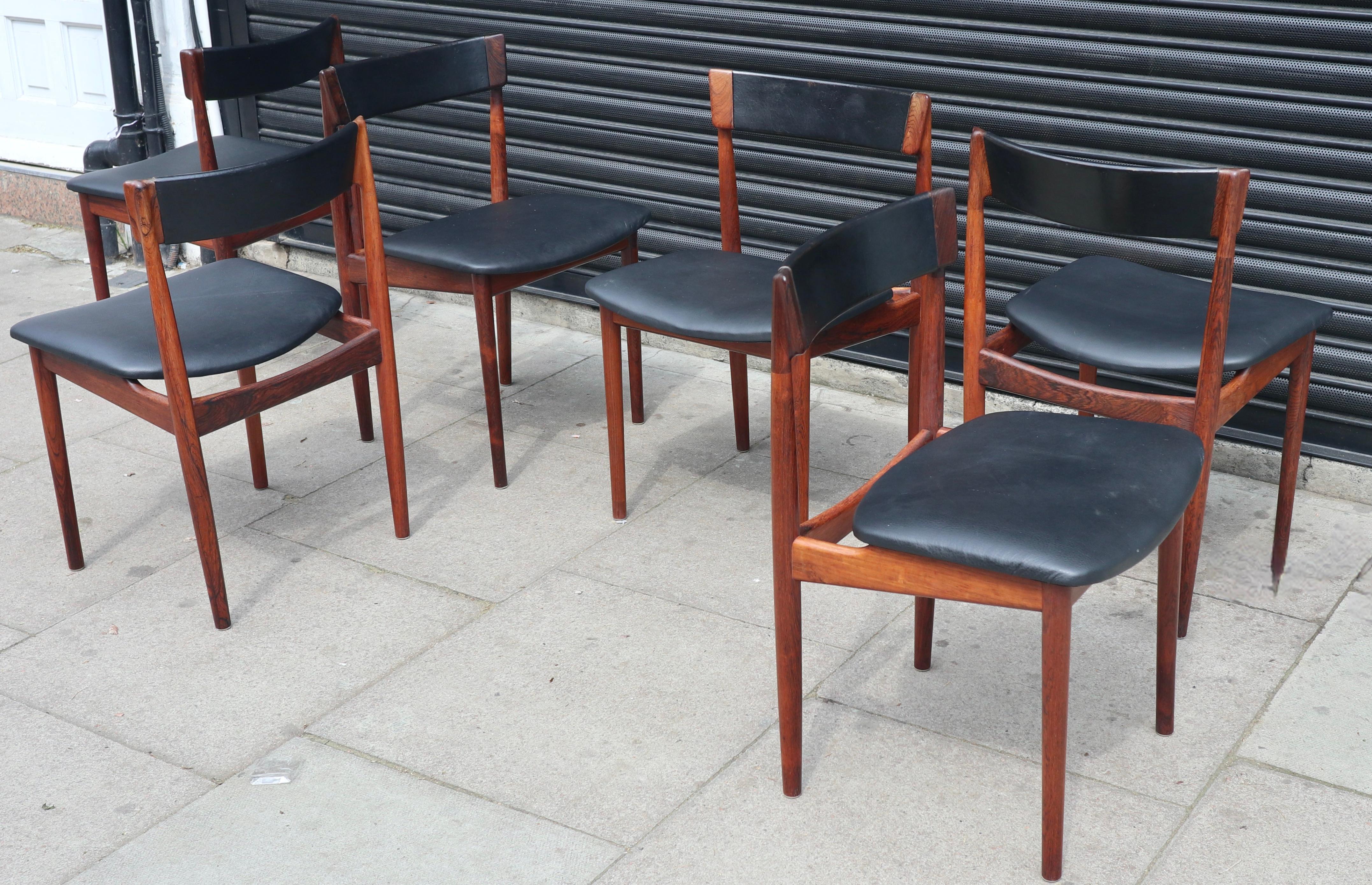 Danois Six chaises de salle à manger Henry Rosengren Hansen en bois de rose et cuir des années 1960, modèle 39  en vente