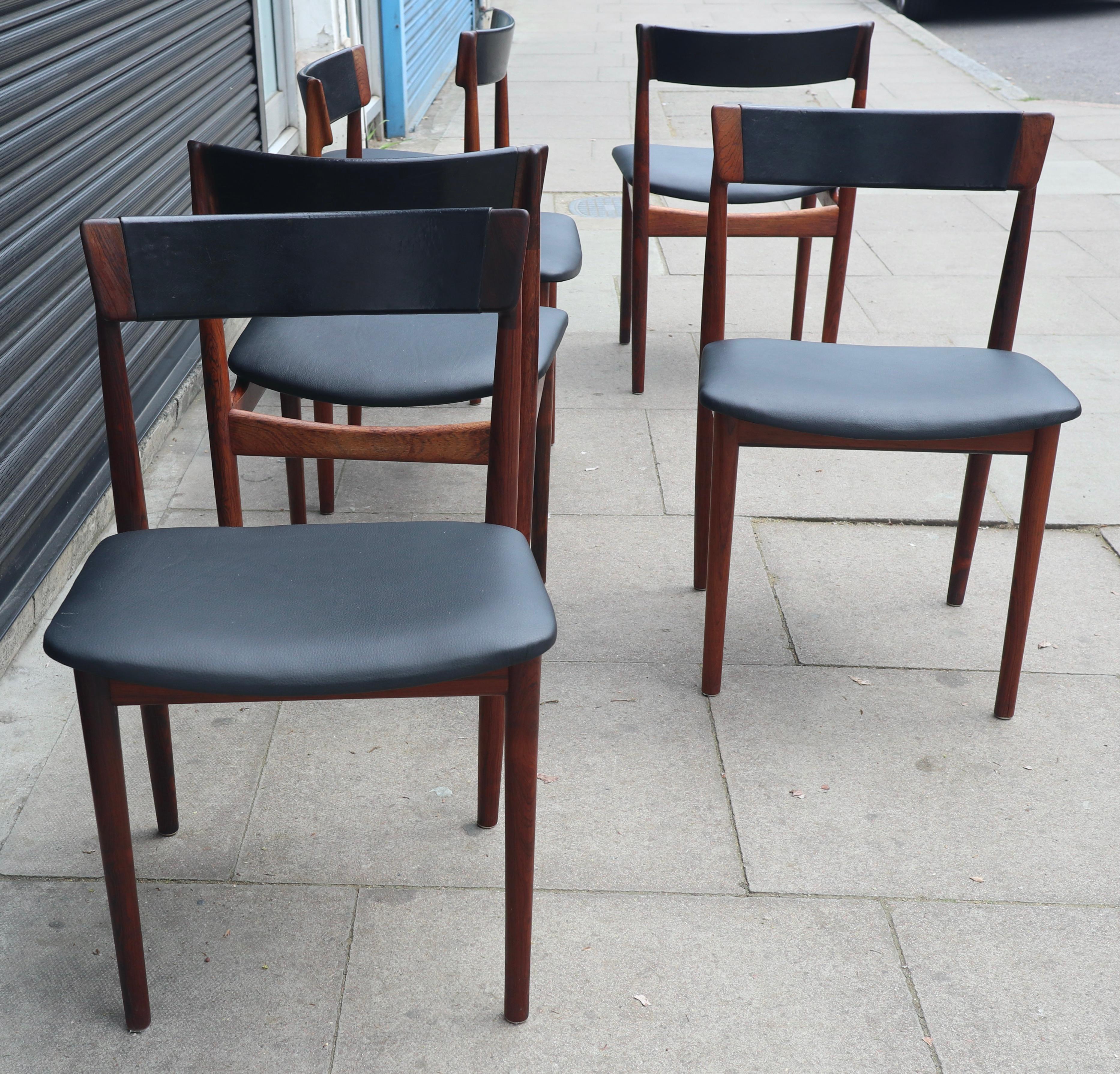 Six chaises de salle à manger Henry Rosengren Hansen en bois de rose et cuir des années 1960, modèle 39  Bon état - En vente à London, GB