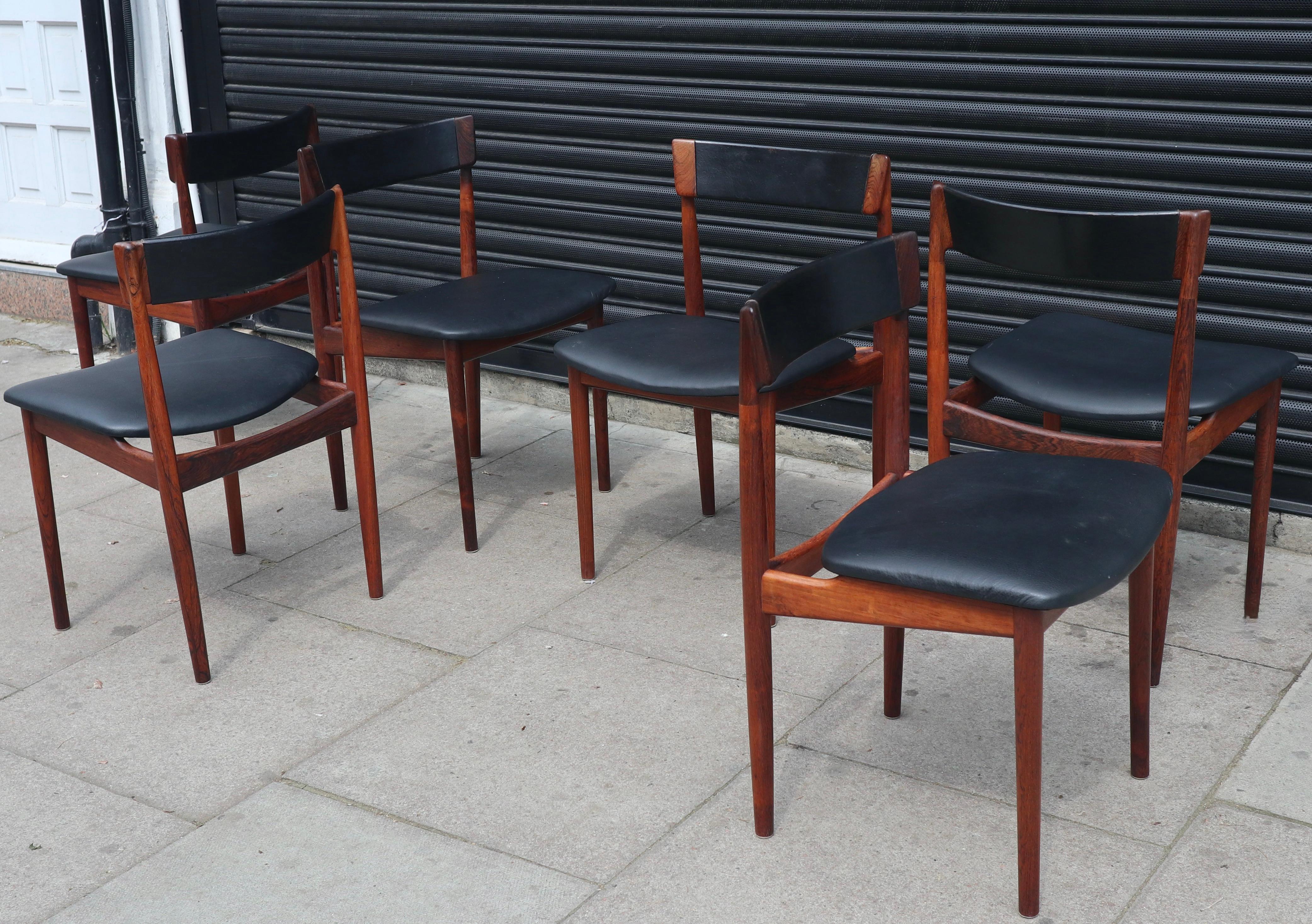 20ième siècle Six chaises de salle à manger Henry Rosengren Hansen en bois de rose et cuir des années 1960, modèle 39  en vente
