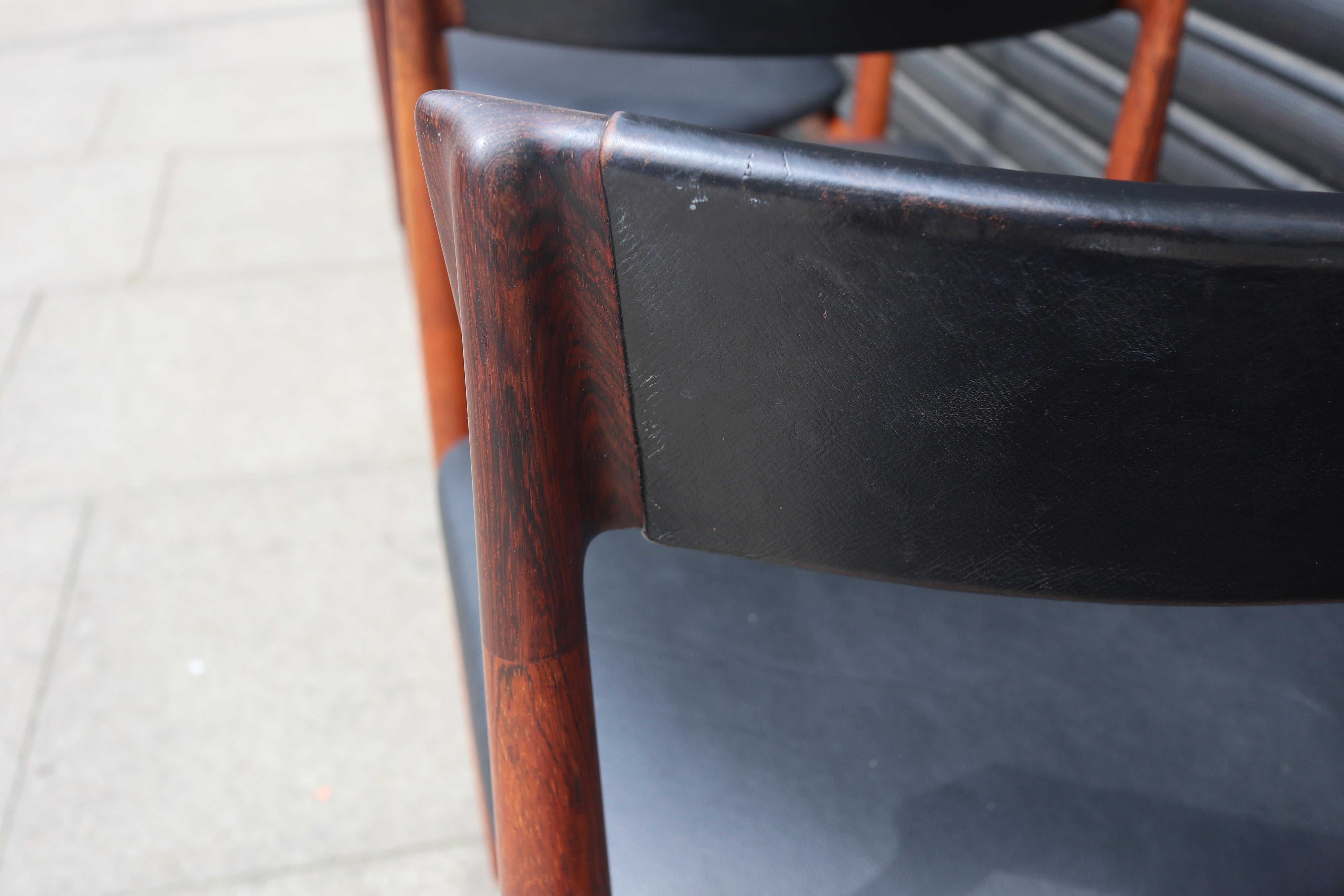 Six chaises de salle à manger Henry Rosengren Hansen en bois de rose et cuir des années 1960, modèle 39  en vente 1