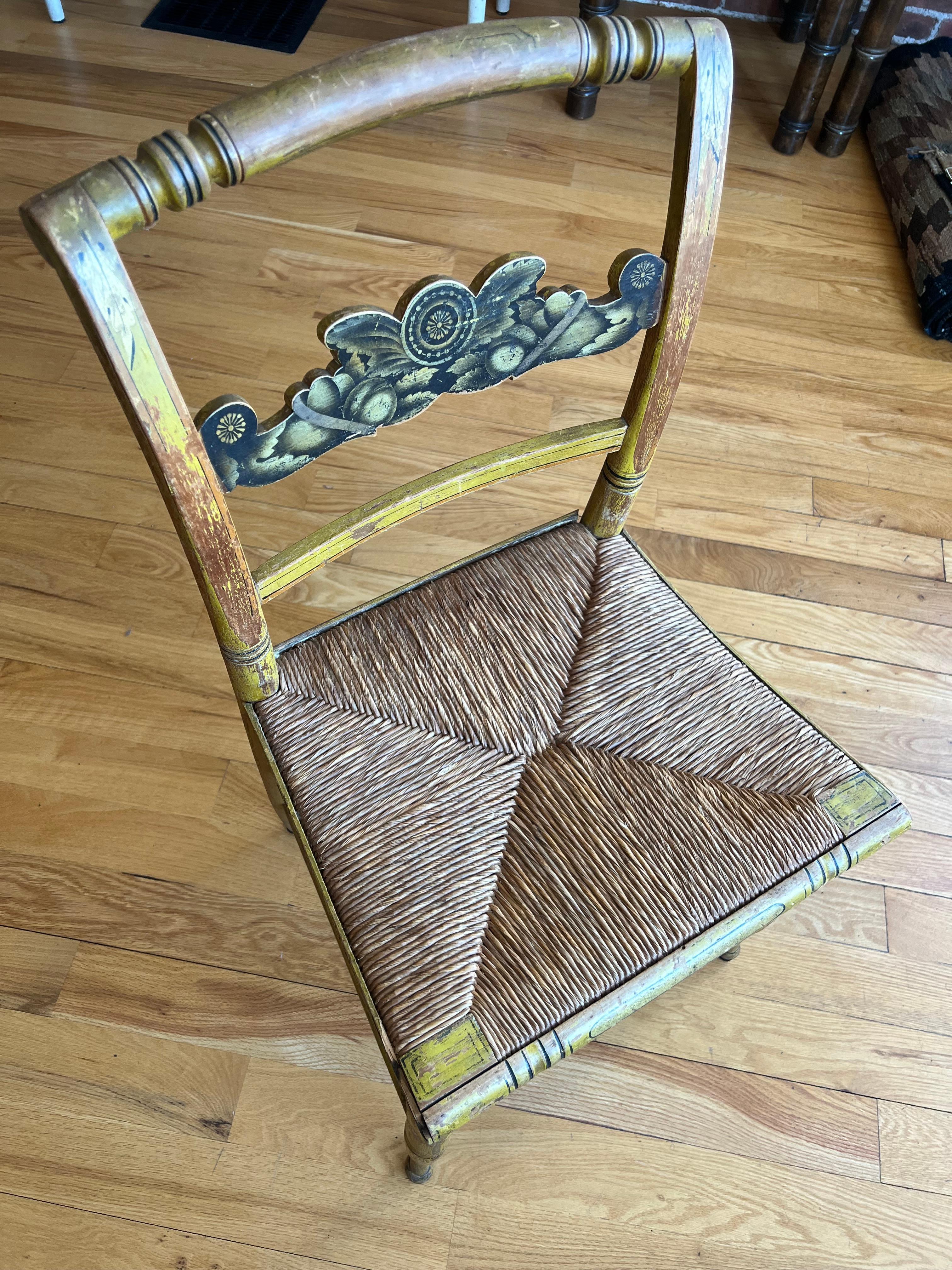 XIXe siècle Six 19ème siècle  Chaises de salle à manger Sheraton peintes à la main avec sièges en jonc en vente