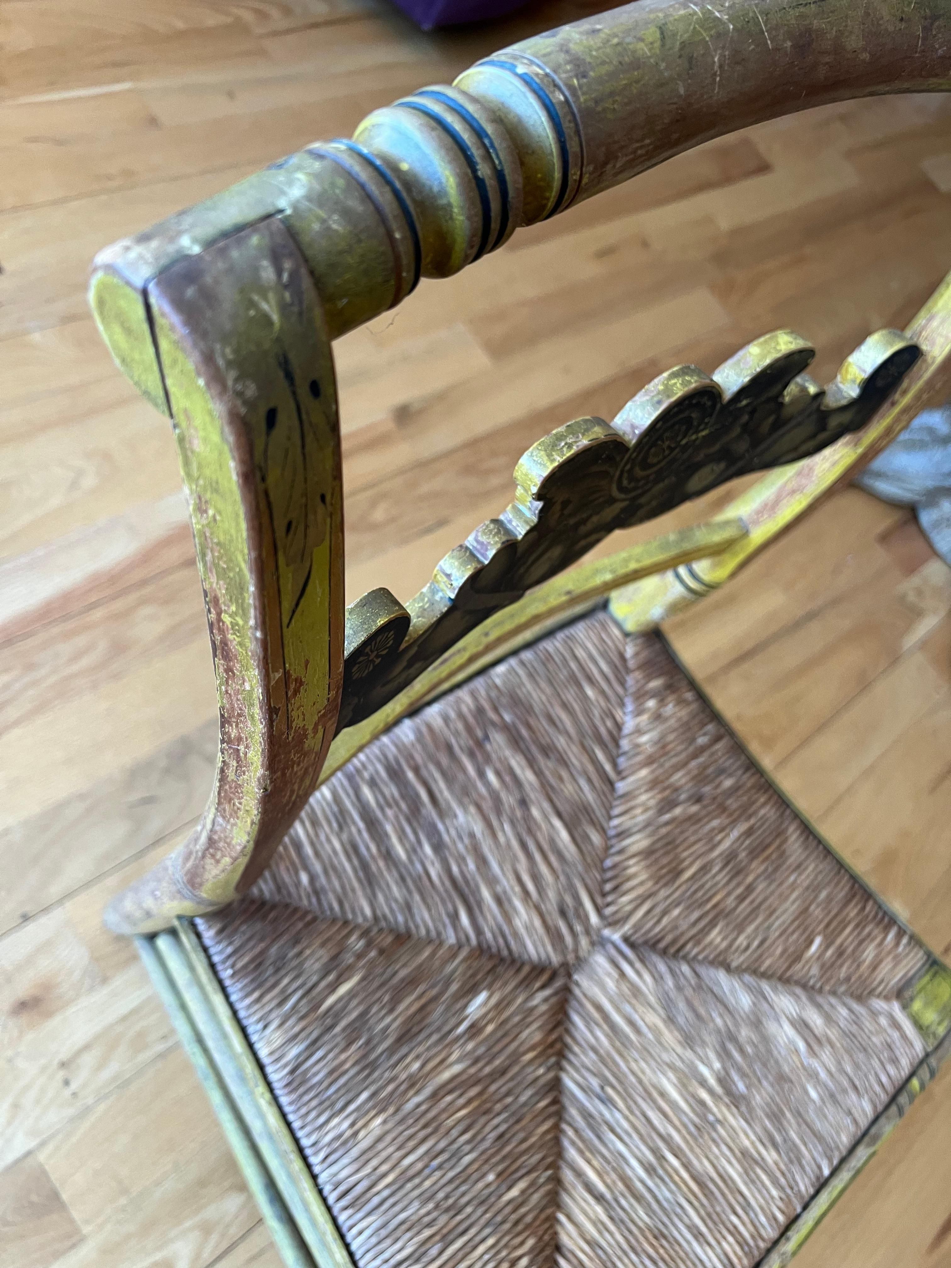 Six 19ème siècle  Chaises de salle à manger Sheraton peintes à la main avec sièges en jonc en vente 2