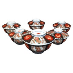 Sechs japanische Arita Hizen Imari Porcelain-Deckelschalen aus der Meiji-Periode, 19.