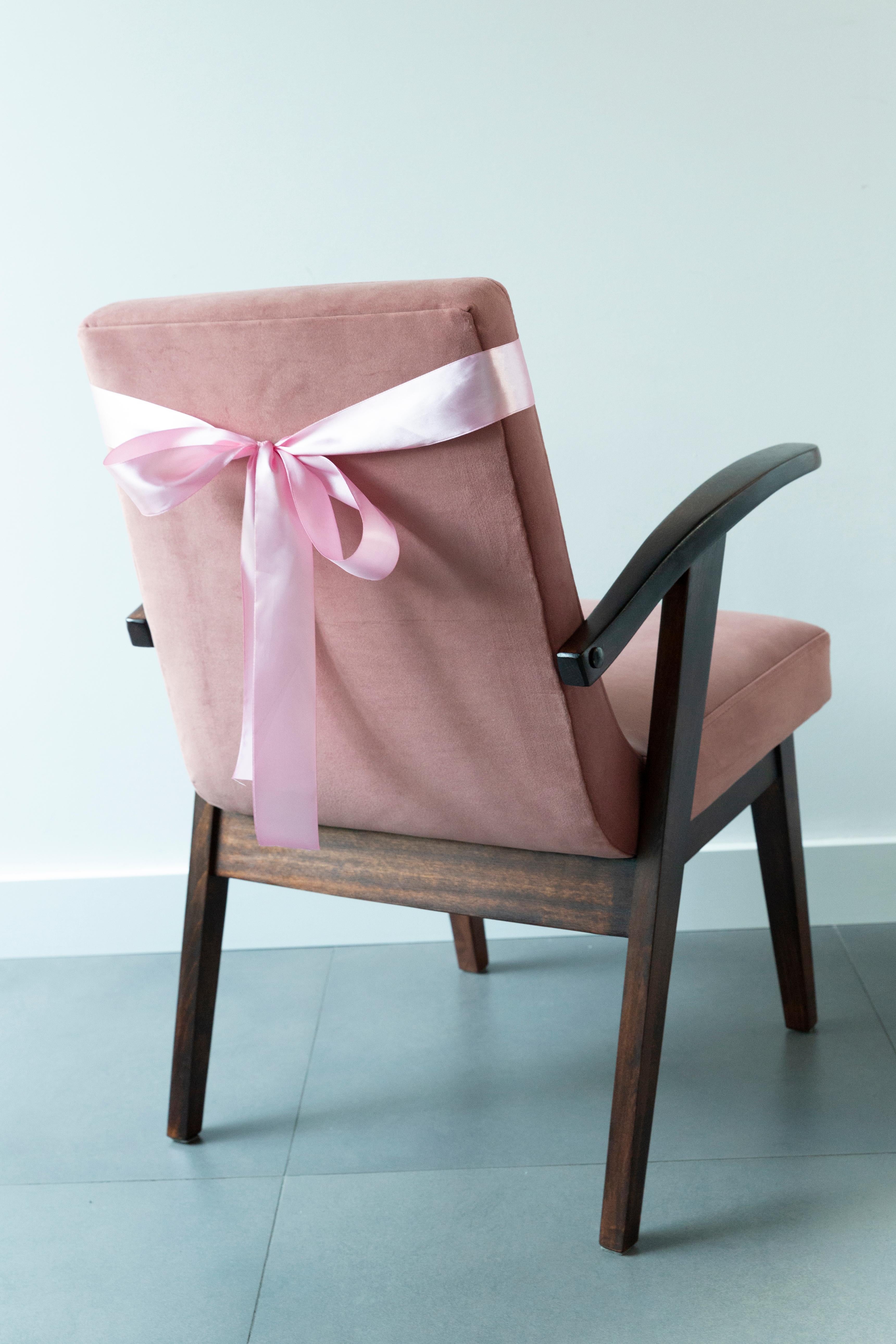 Six 20th Century Armchairs in Dusty Pink Velvet by Mieczyslaw Puchala, 1960s For Sale 7