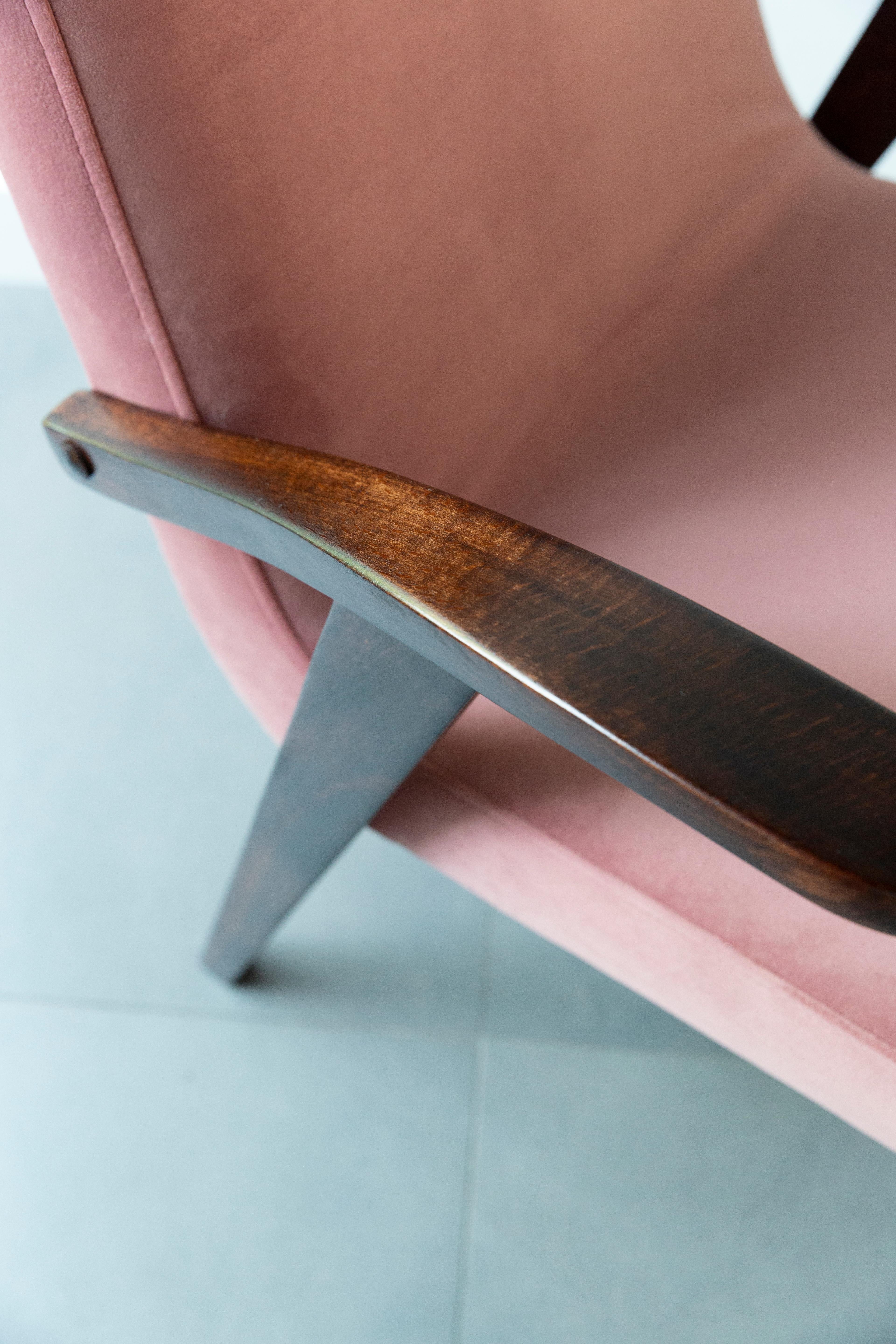 Mid-Century Modern Six 20th Century Armchairs in Dusty Pink Velvet by Mieczyslaw Puchala, 1960s For Sale
