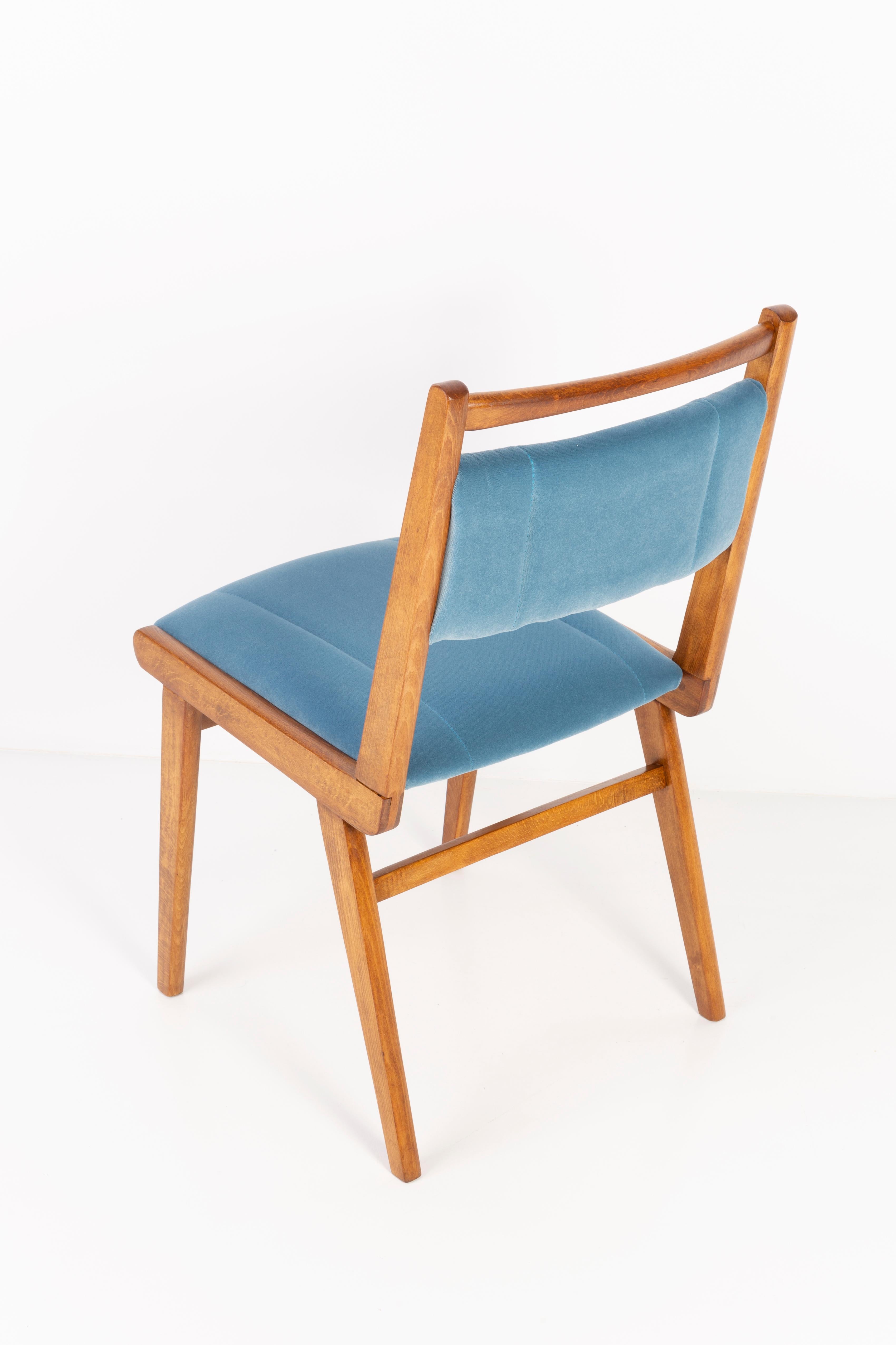 Six chaises en velours bleu du XXe siècle, Pologne, années 1960 en vente 3