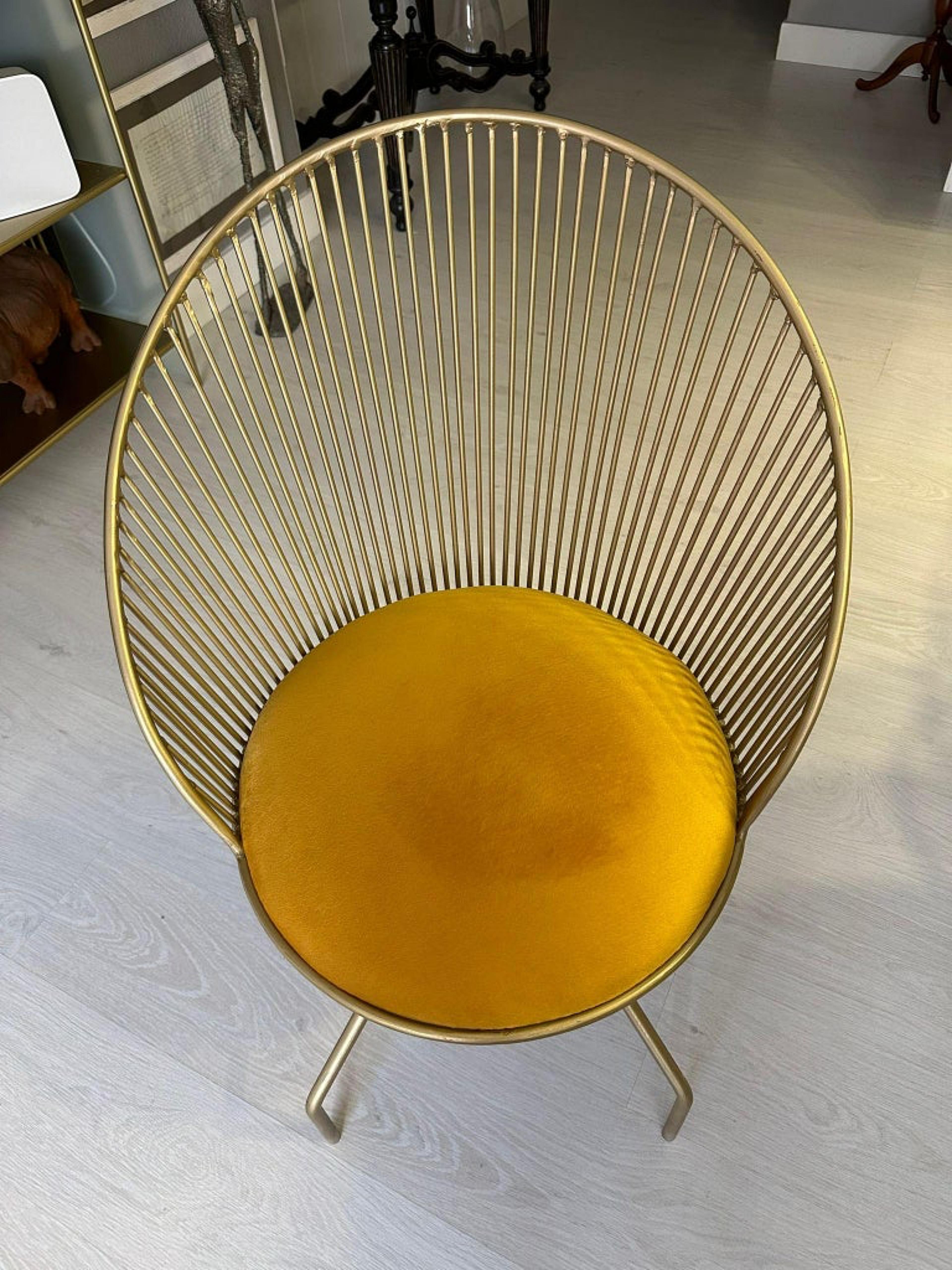 Art déco Six (6) chaises de salle à manger de la collection Cuet en or et velours de style Art Déco en vente