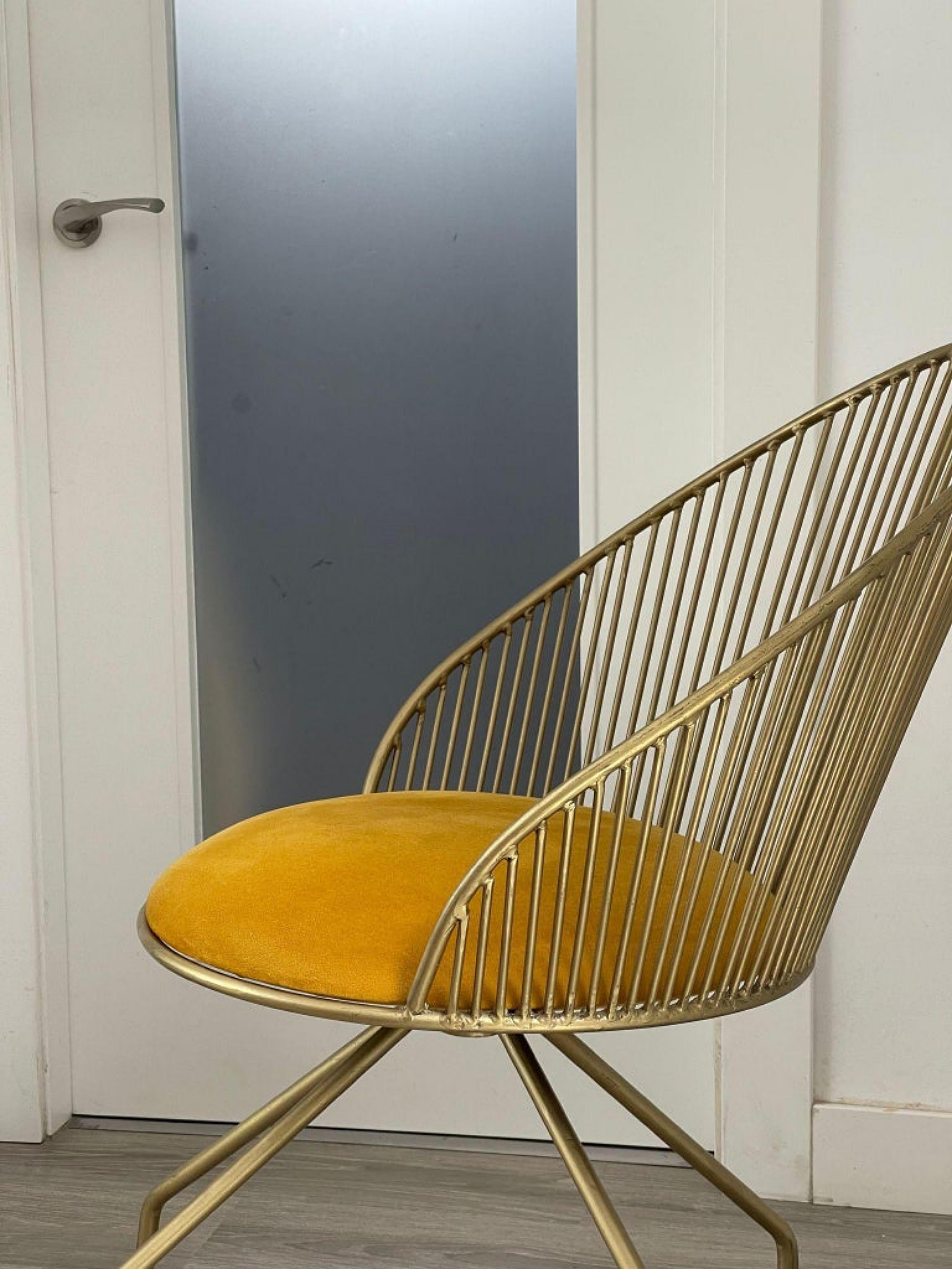 XXIe siècle et contemporain Six (6) chaises de salle à manger de la collection Cuet en or et velours de style Art Déco en vente