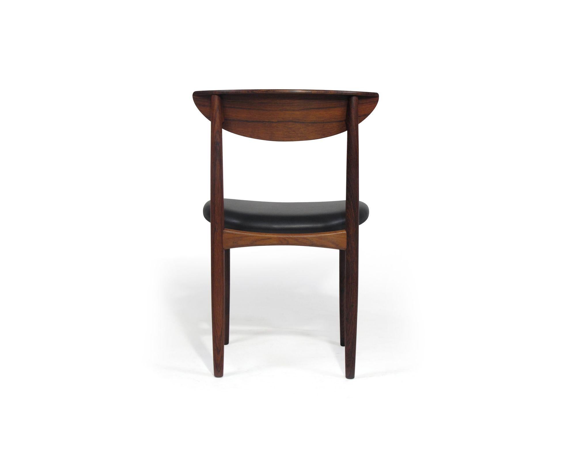 20ième siècle Six chaises de salle à manger en palissandre du milieu du siècle de Kurt Ostervig en cuir noir en vente