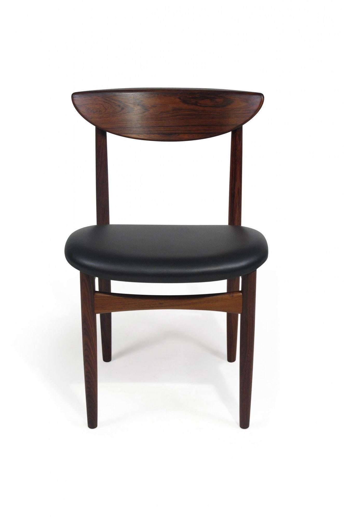 Cuir Six chaises de salle à manger en palissandre du milieu du siècle de Kurt Ostervig en cuir noir en vente