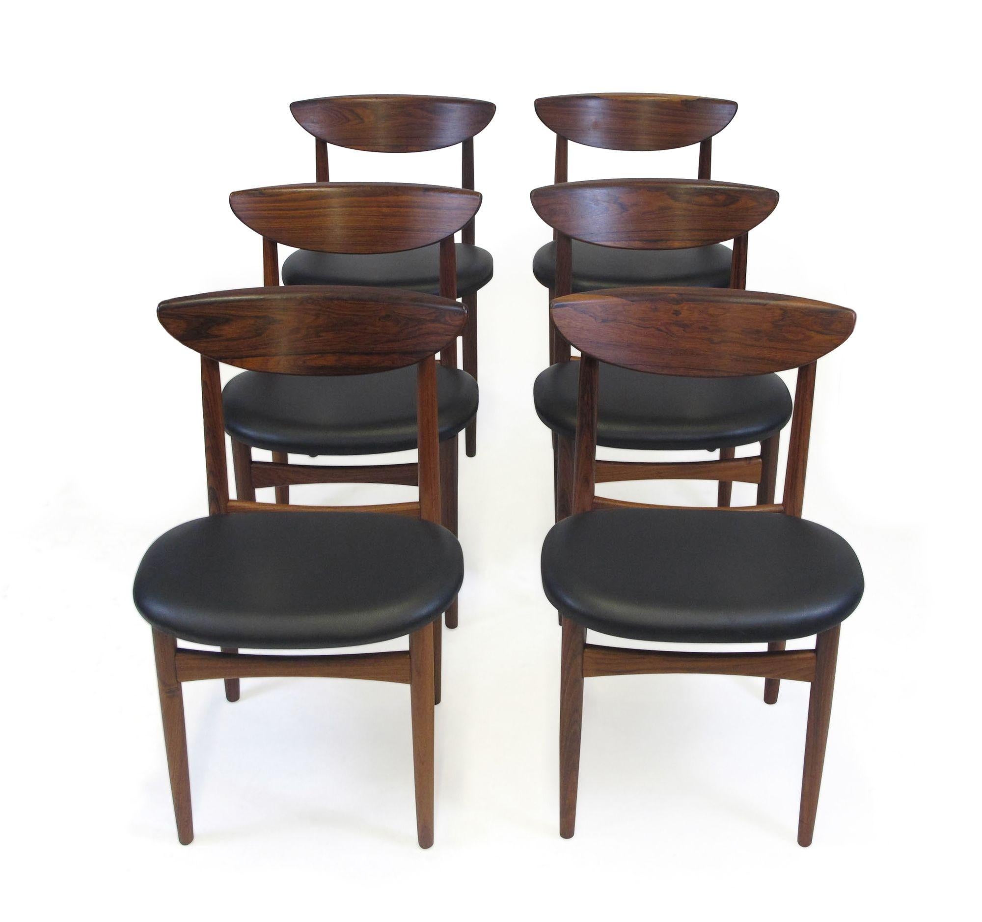 Six chaises de salle à manger en palissandre du milieu du siècle de Kurt Ostervig en cuir noir en vente 1