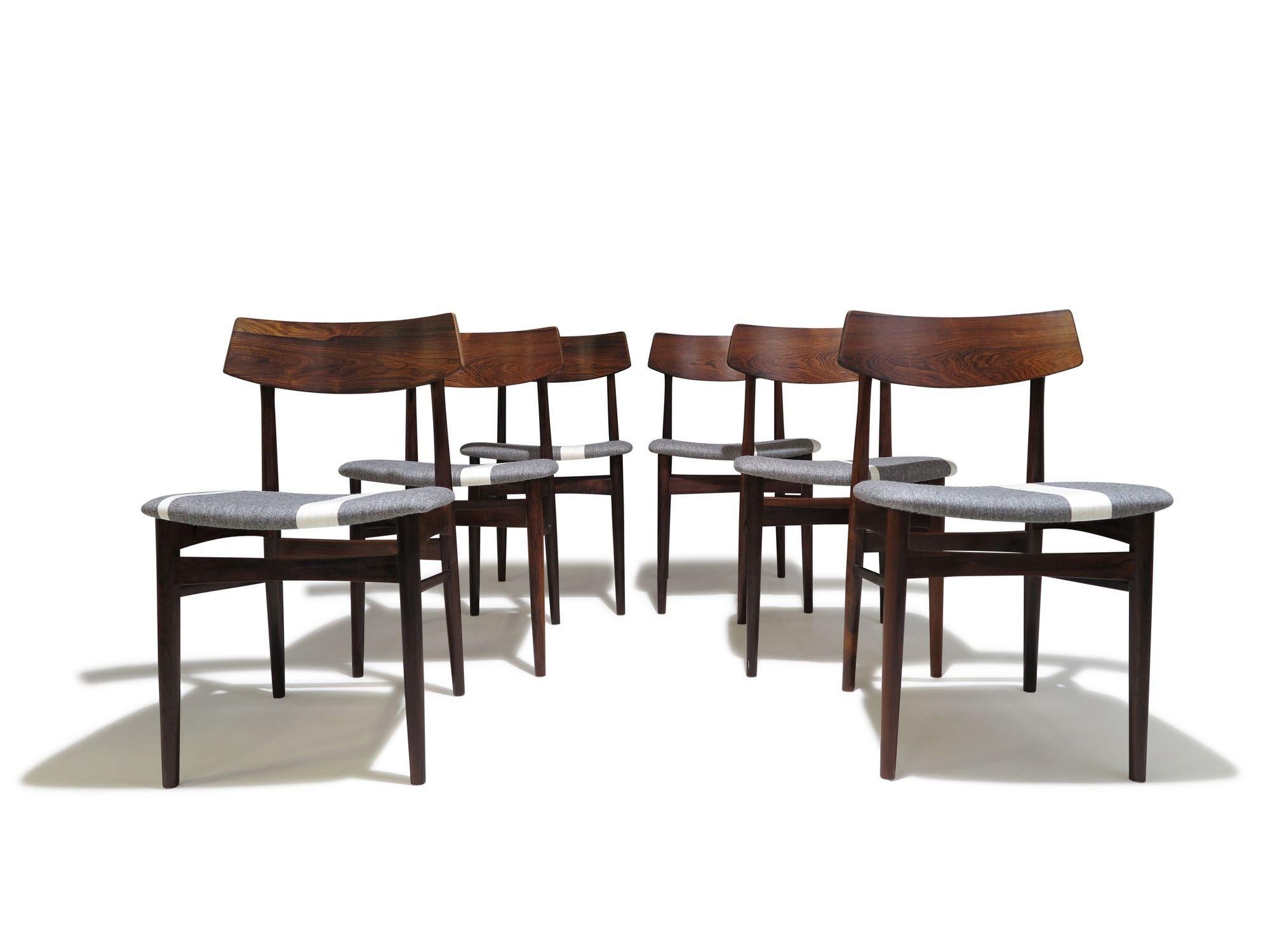 Sechs (6) restaurierte dänische Palisander-Esszimmerstühle aus der Jahrhundertmitte, 1955 im Angebot 3