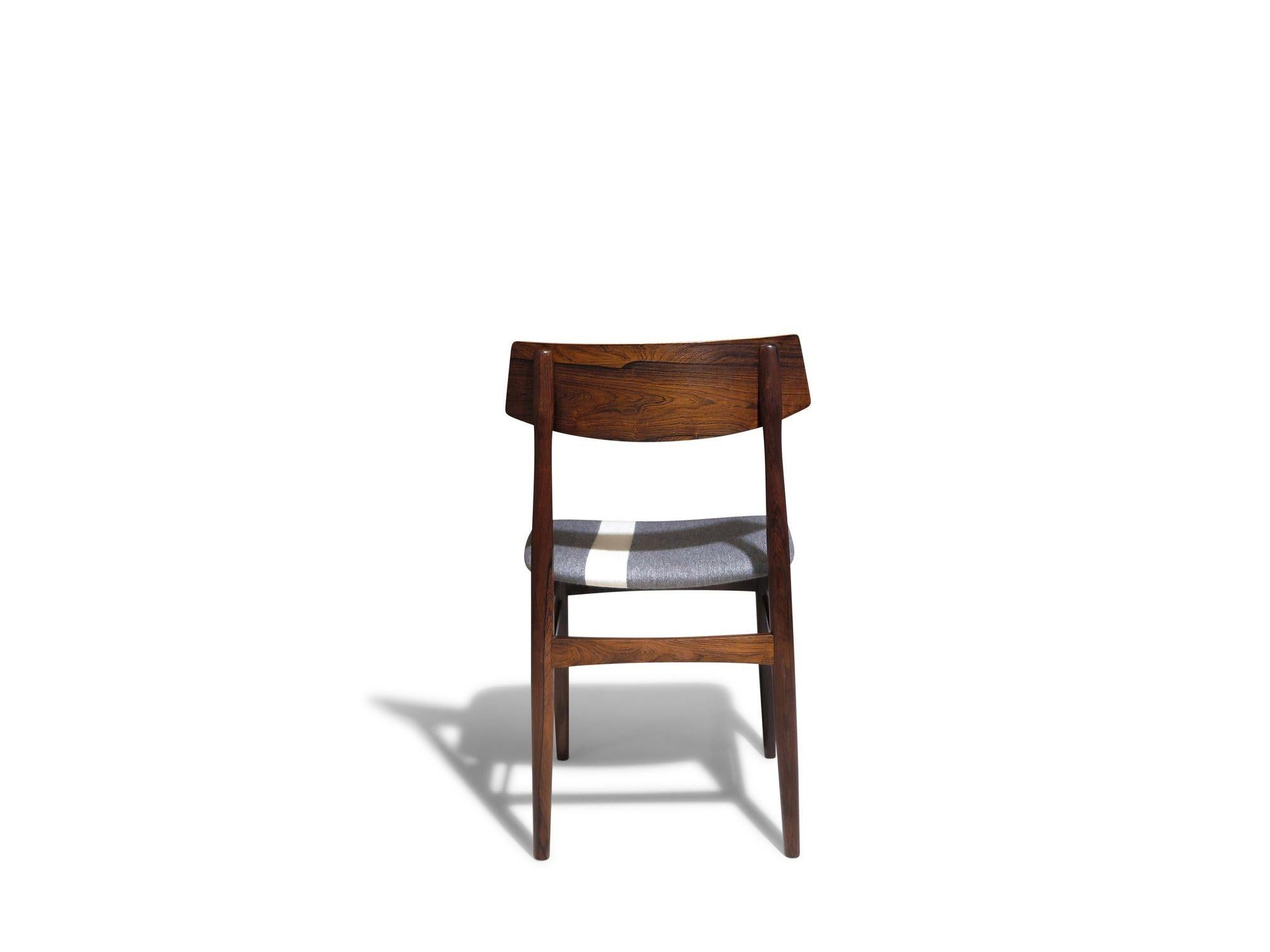 Sechs (6) restaurierte dänische Palisander-Esszimmerstühle aus der Jahrhundertmitte, 1955 (Wolle) im Angebot