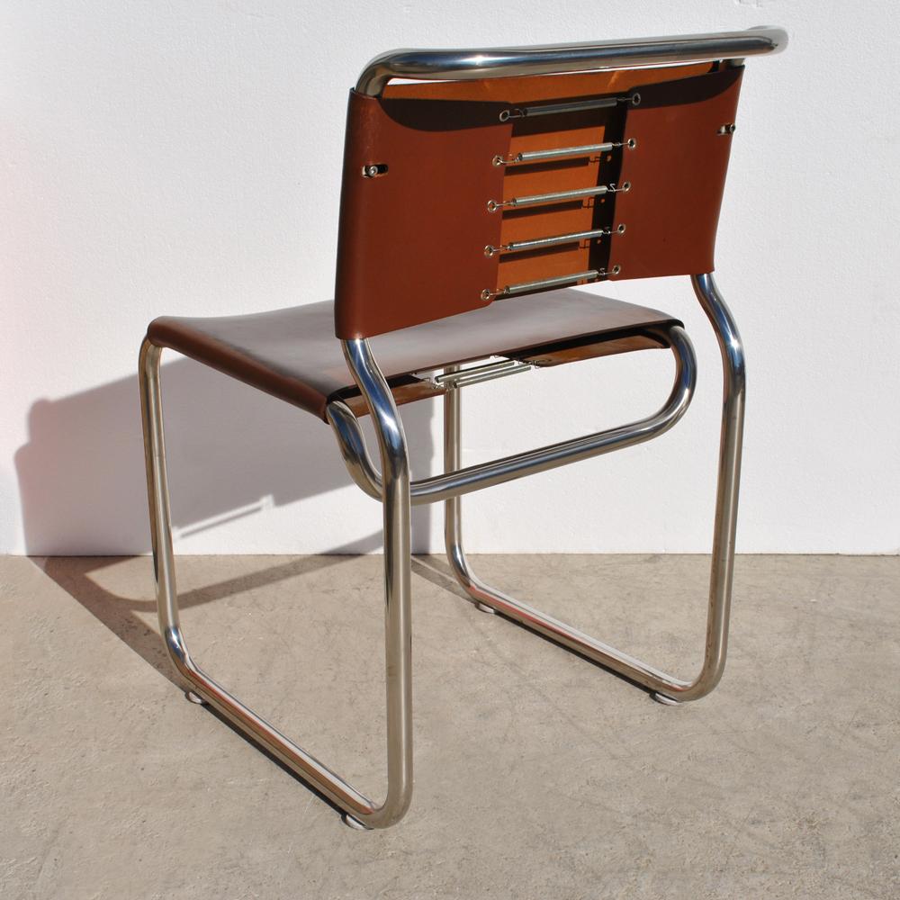Designed in 1966, the Sixty Six chair is described by the designer as a simple structure of bent metal that acts a double cantilever. 


1 Chair in tubular metal upholstered in brown leather, designed in 1966 by Nicos Zographos. The springs add a