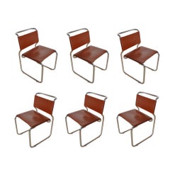 (1) Silla de comedor o auxiliar 66 Diseñada por Nicos Zographos  2 Disponible