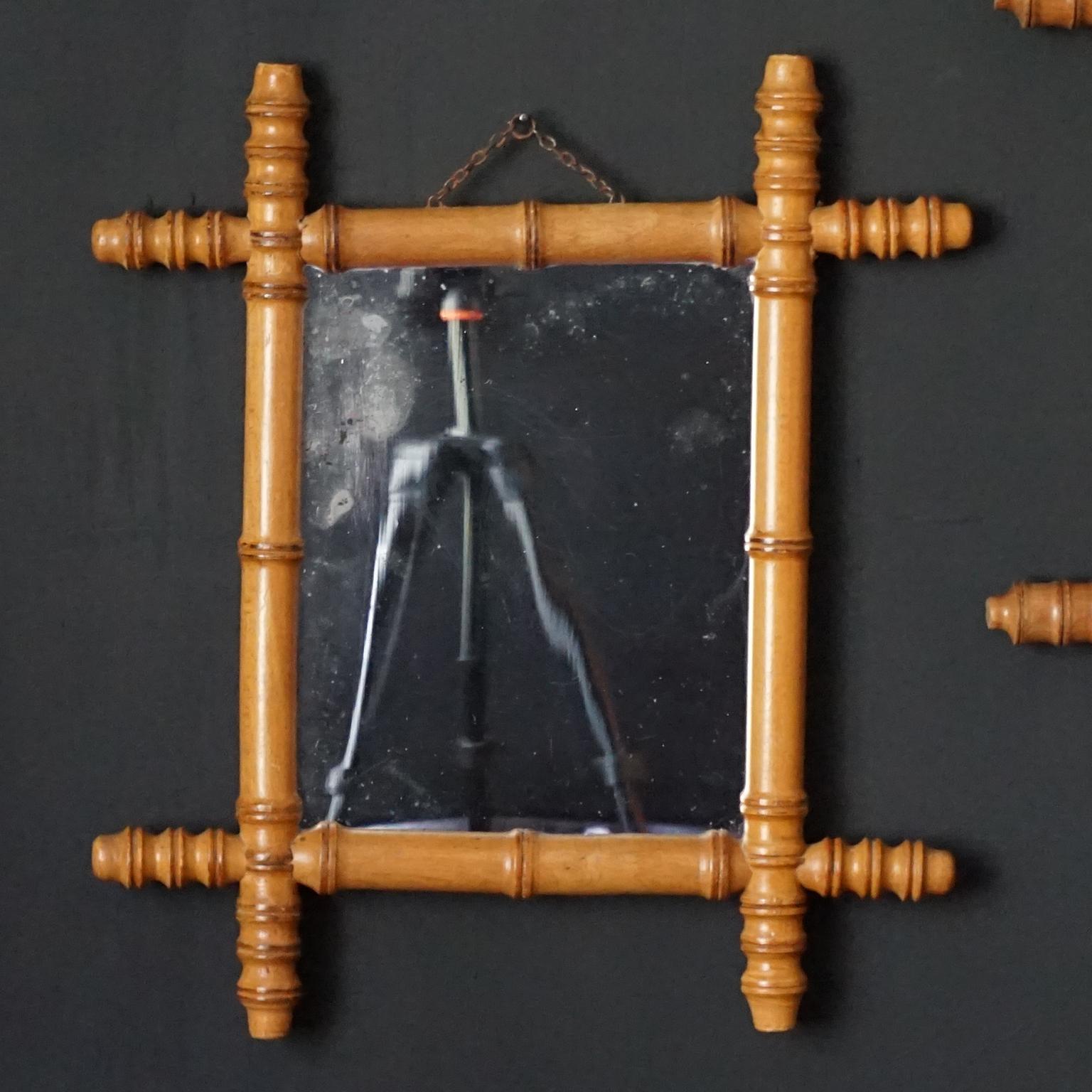 Six miroirs français anciens et vintage du 20ème siècle en faux bambou avec cadre en renard en vente 4