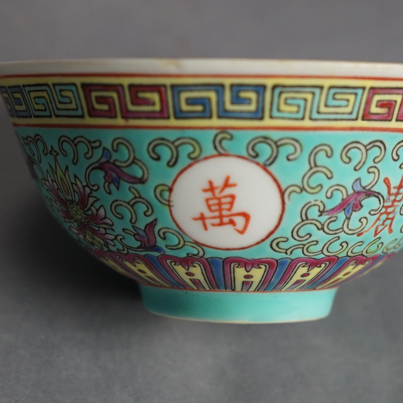 20ième siècle Six bols à riz anciens en porcelaine chinoise décorés d'émail C1910 en vente