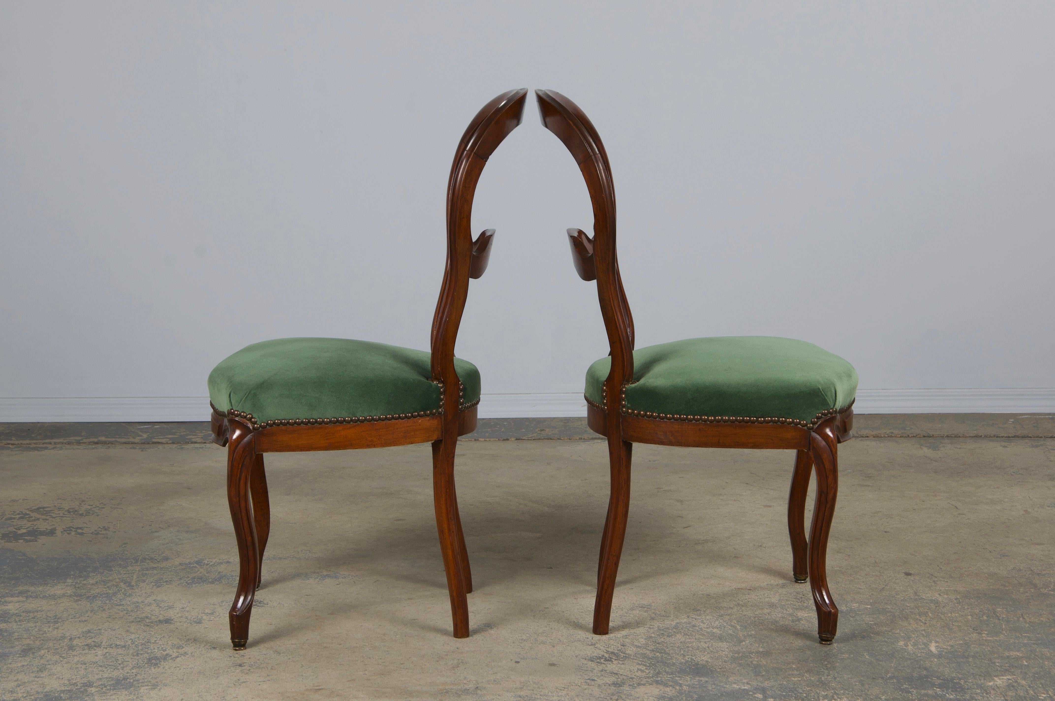 Six Antique French Louis XV Balloon Back Maple Dining Chairs in Green Velvet For Sale 7