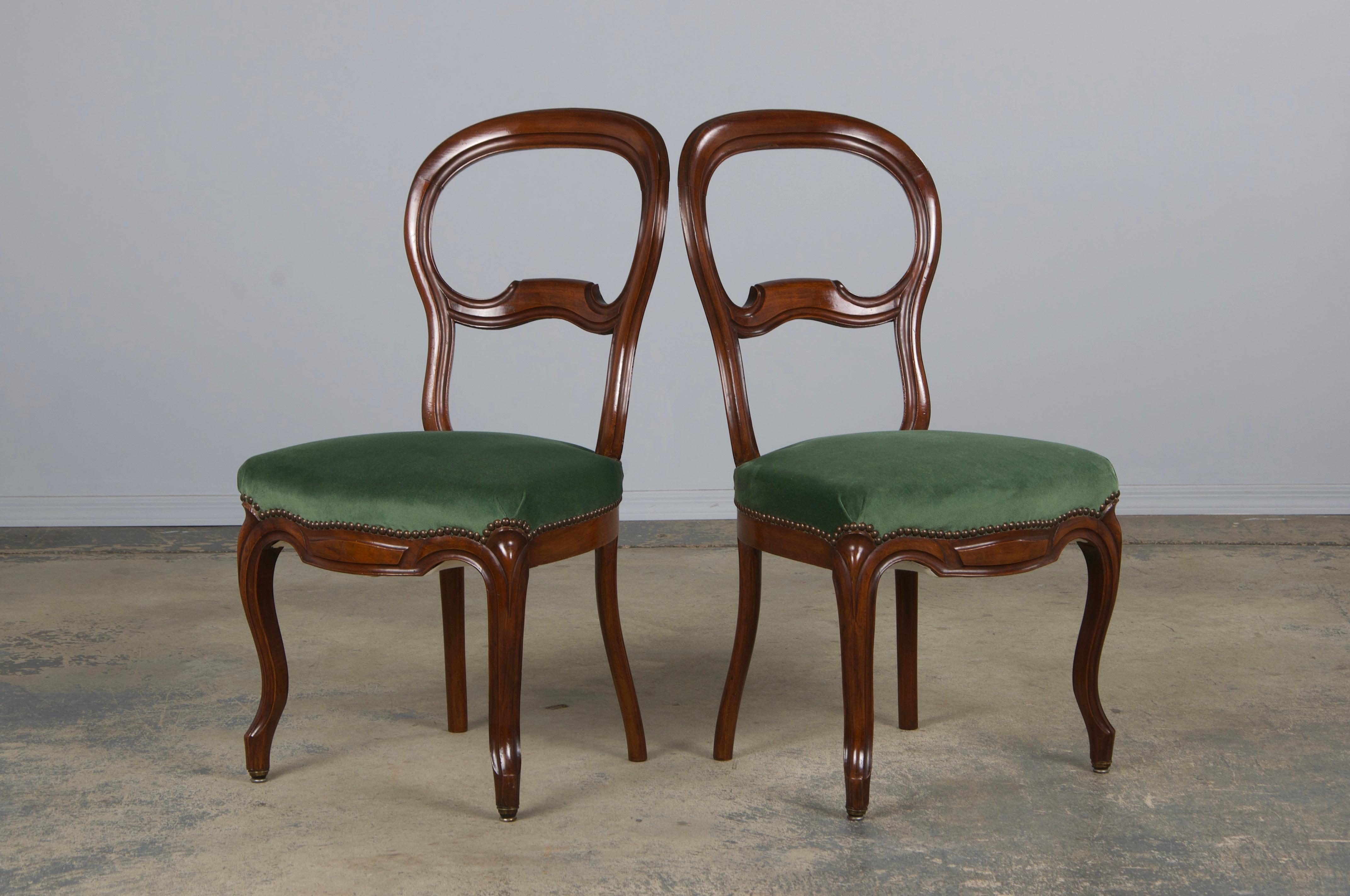 Six Antique French Louis XV Balloon Back Maple Dining Chairs in Green Velvet For Sale 8
