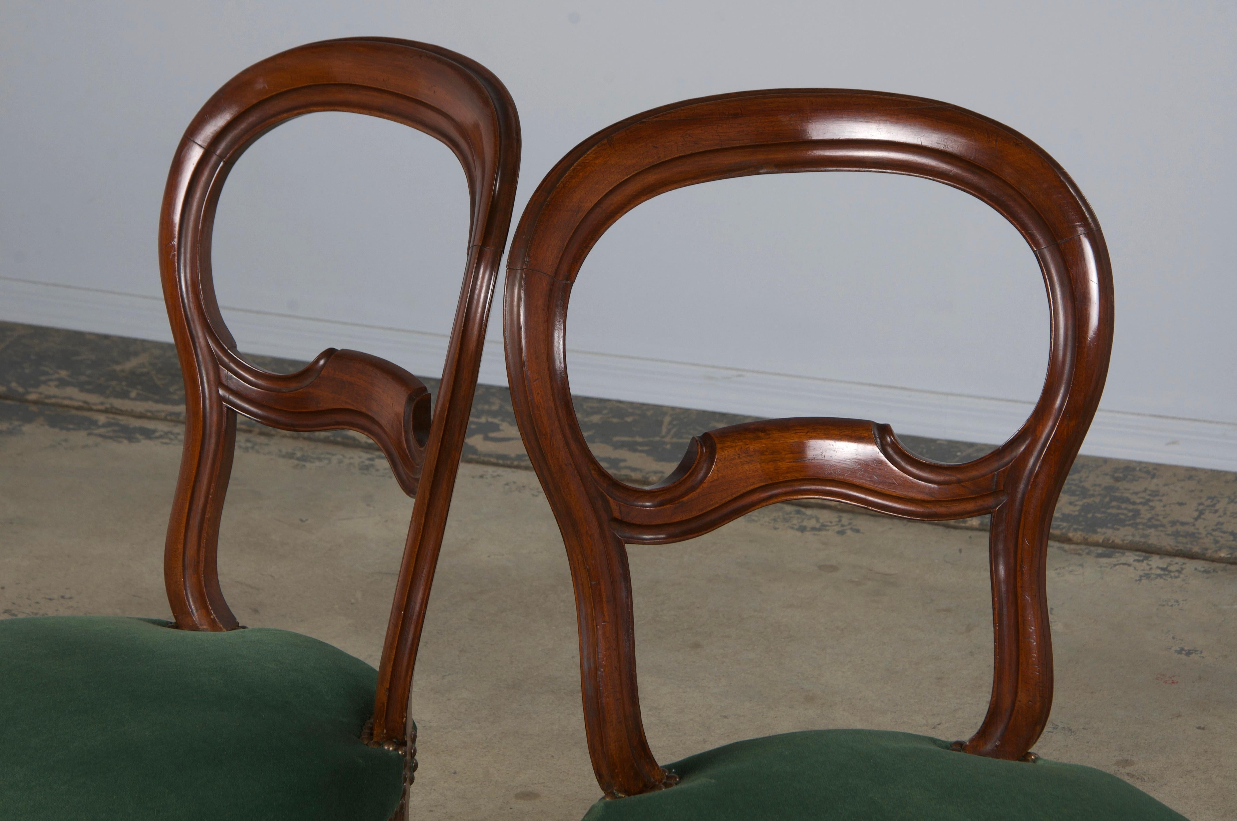Six Antique French Louis XV Balloon Back Maple Dining Chairs in Green Velvet For Sale 9