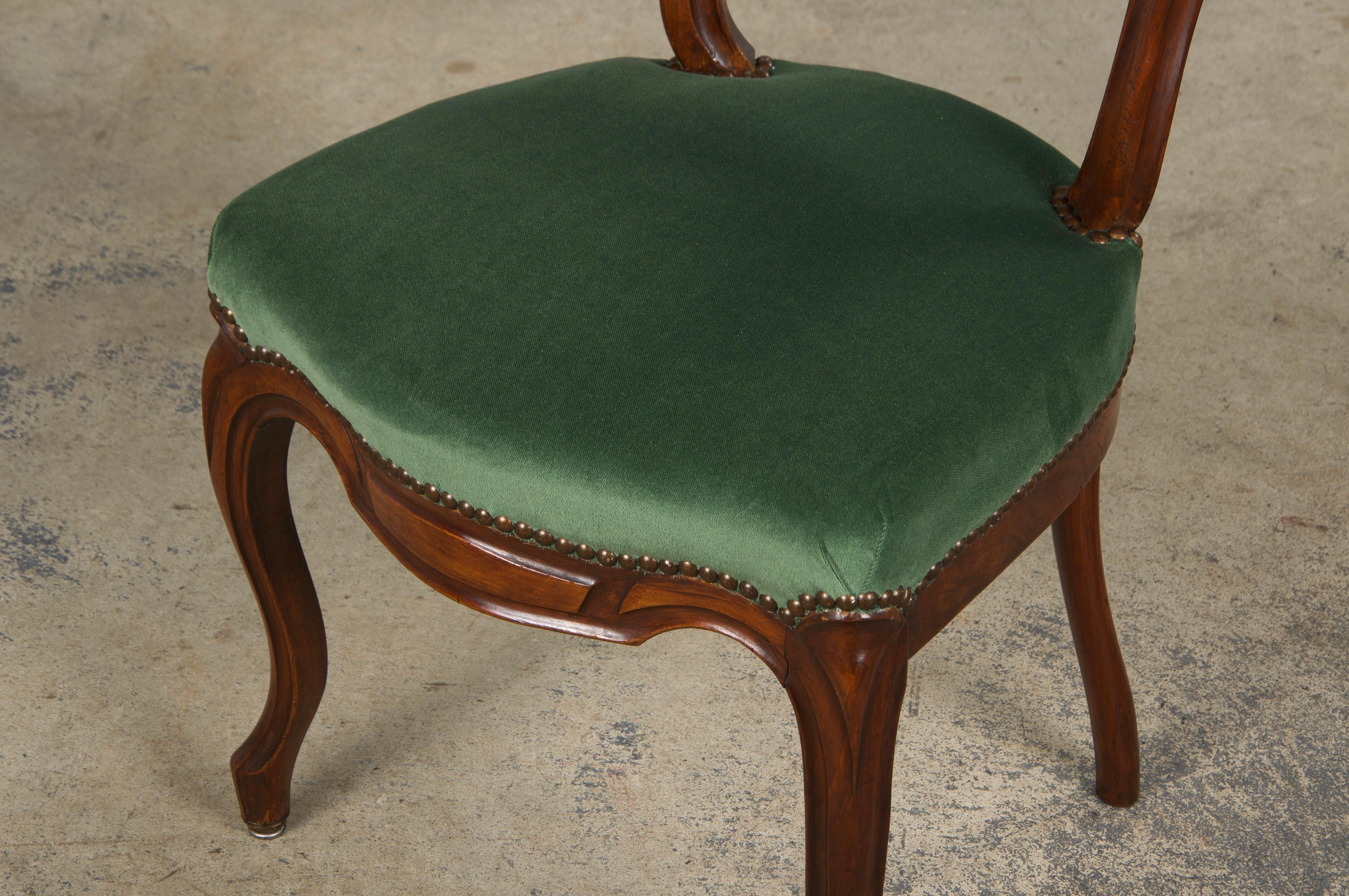 Six Antique French Louis XV Balloon Back Maple Dining Chairs in Green Velvet For Sale 10