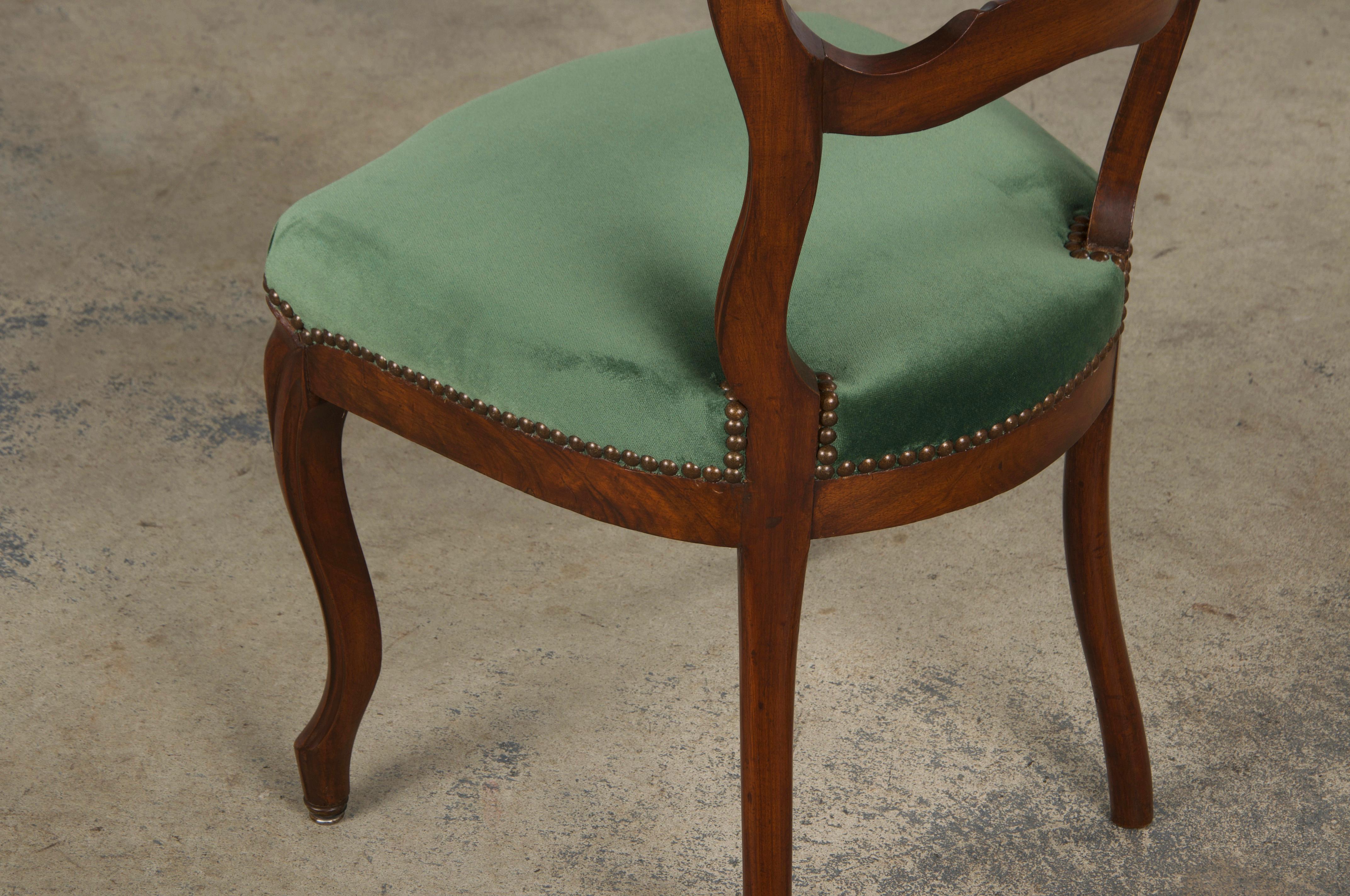 Six Antique French Louis XV Balloon Back Maple Dining Chairs in Green Velvet For Sale 14
