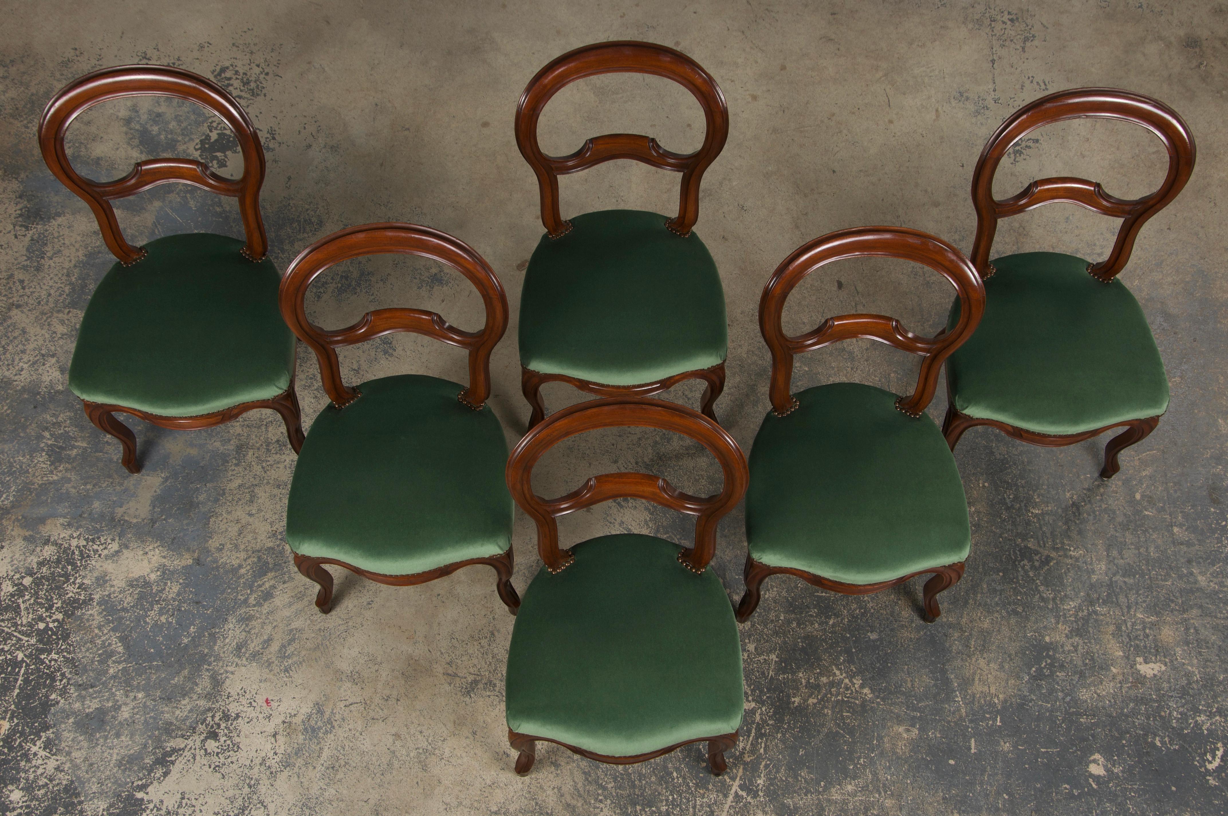 Hand-Carved Six Antique French Louis XV Balloon Back Maple Dining Chairs in Green Velvet For Sale