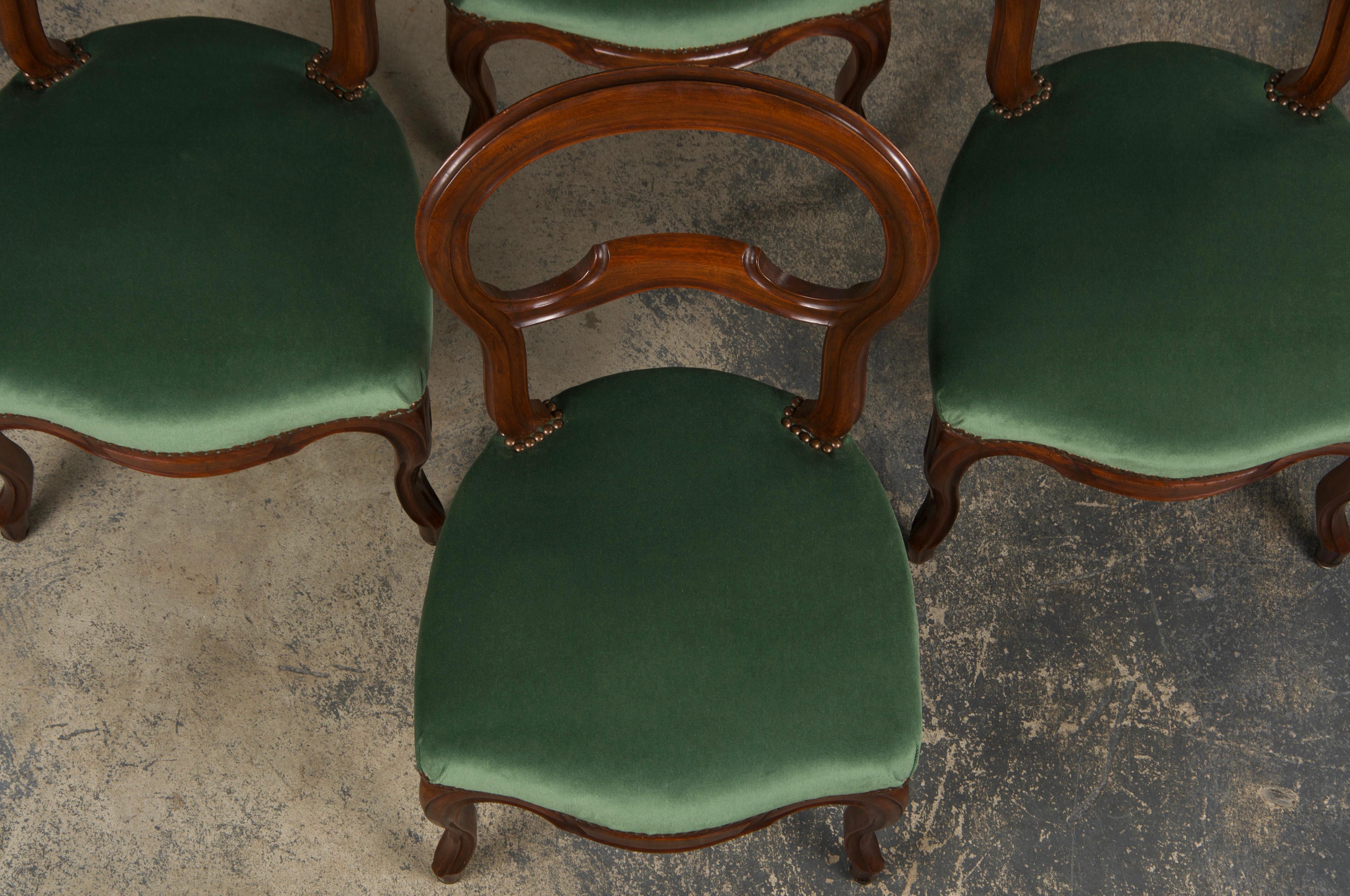 Six Antique French Louis XV Balloon Back Maple Dining Chairs in Green Velvet In Good Condition For Sale In Astoria, NY