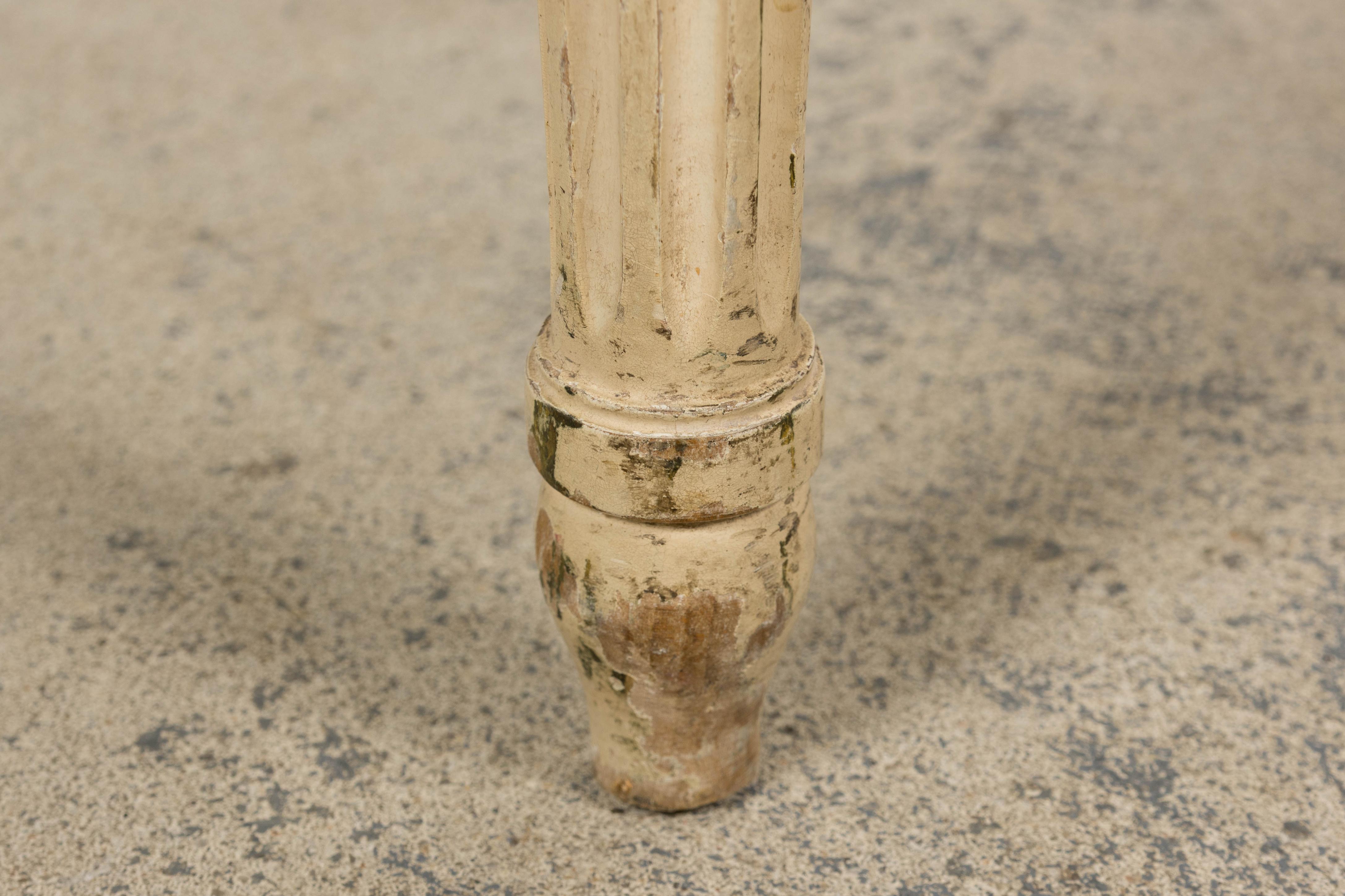 Seis Antiguas Sillas de Comedor Francesas Luis XVI Pintadas con Respaldo de Caña y Raya Azul en venta 4