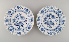 Six assiettes plates anciennes en porcelaine de Meissen à oignons bleus peintes à la main