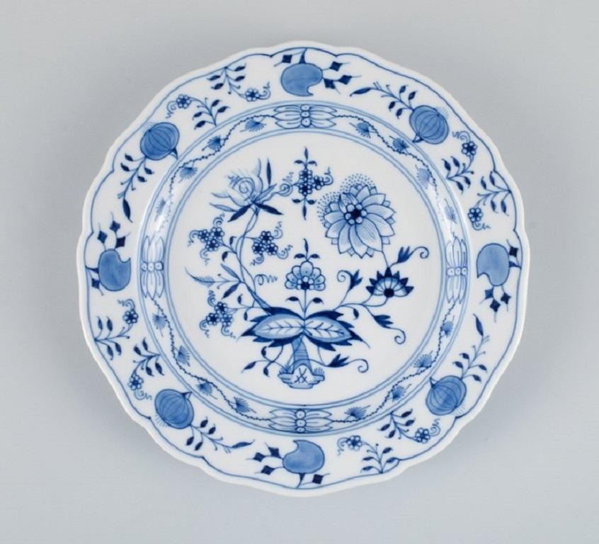 Six Antique Meissen Blue Onion Lunch Plates in Hand-Painted Porcelain In Excellent Condition In Copenhagen, DK