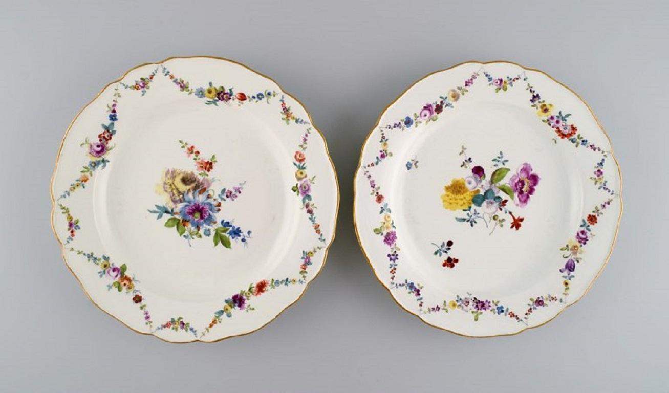 Six antique Meissen porcelain plates with hand-painted flowers and gold decoration. Late 19th century.
Diameter: 23.5 cm.
In excellent condition.
Stamped.
1st factory quality.