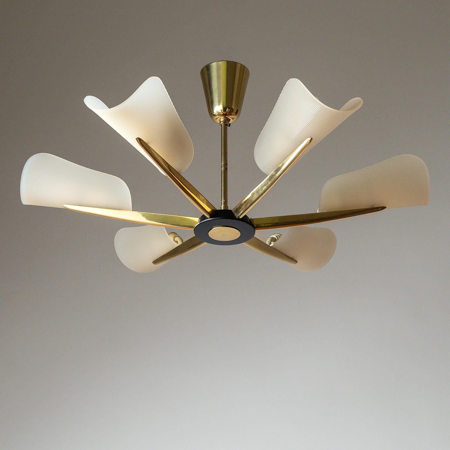 Classic six-arm brass ceiling light from the 1960s. Sunburst polished brass design with ribbed acrylic shades that have an ivory-color tint. Very nice original condition with a very light patina. Six original E14 sockets with new wiring.
Measures: