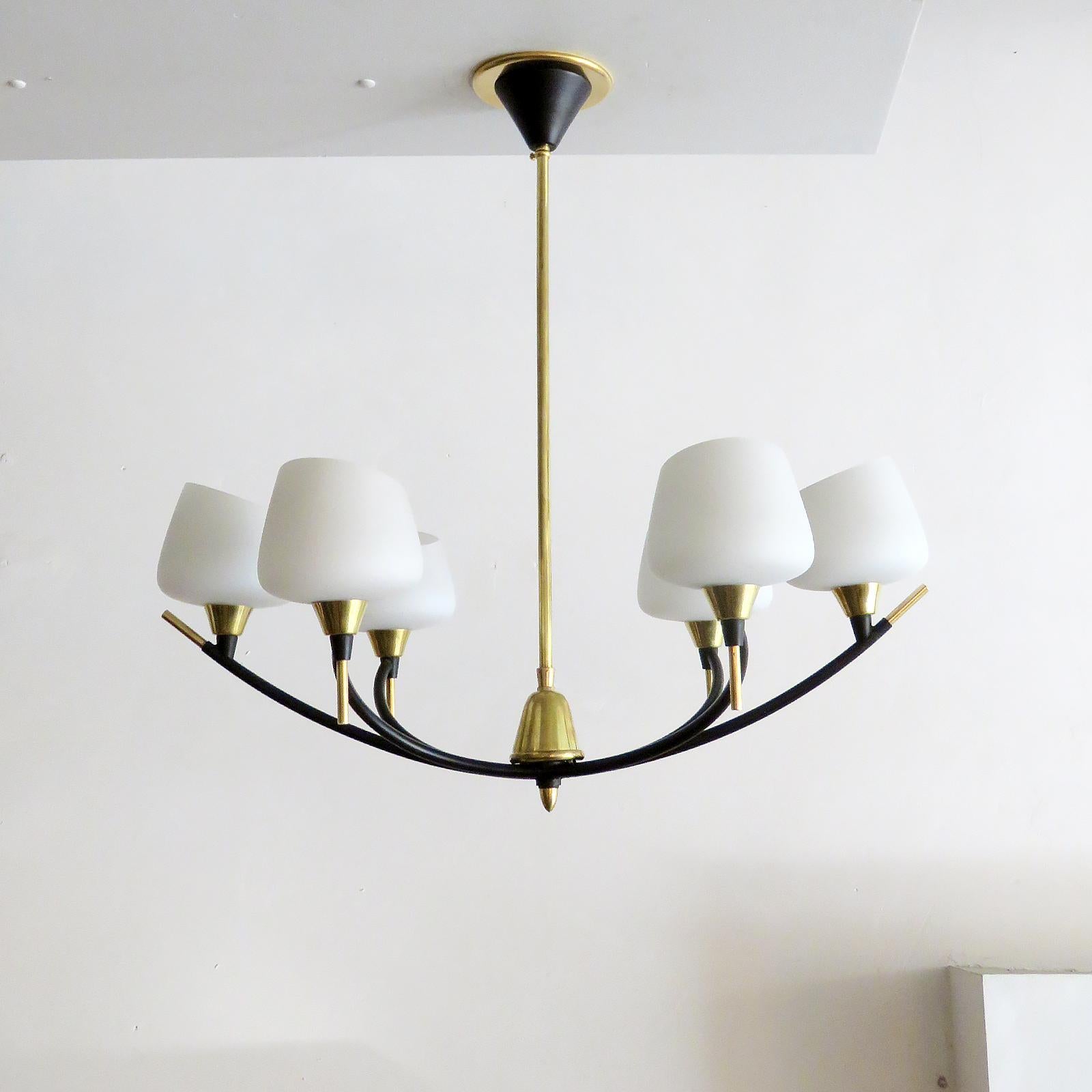 Mid-Century moderno Lampadario a sei bracci di Arlus in vendita