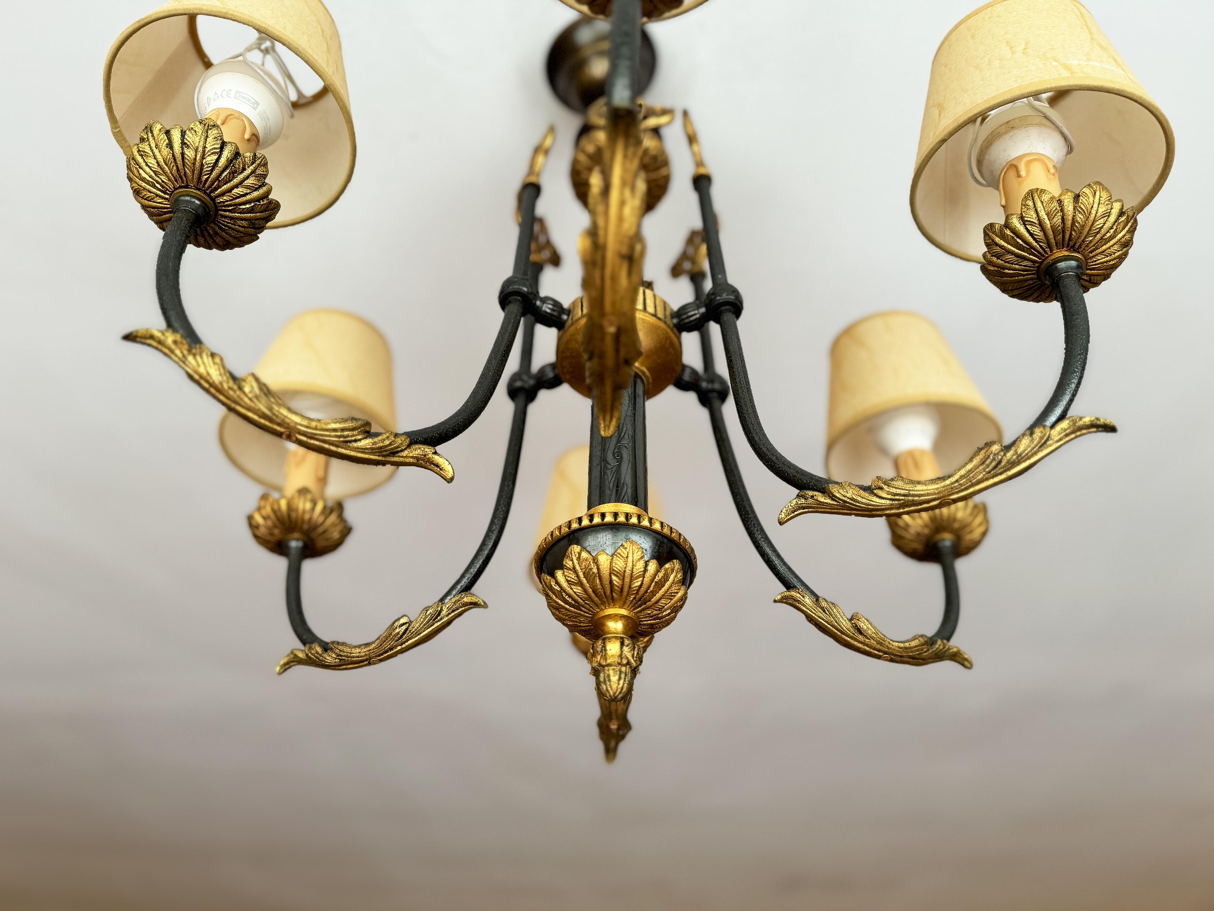 Portoghese Lampada da soffitto a sei bracci in bronzo dorato, 1900 in vendita