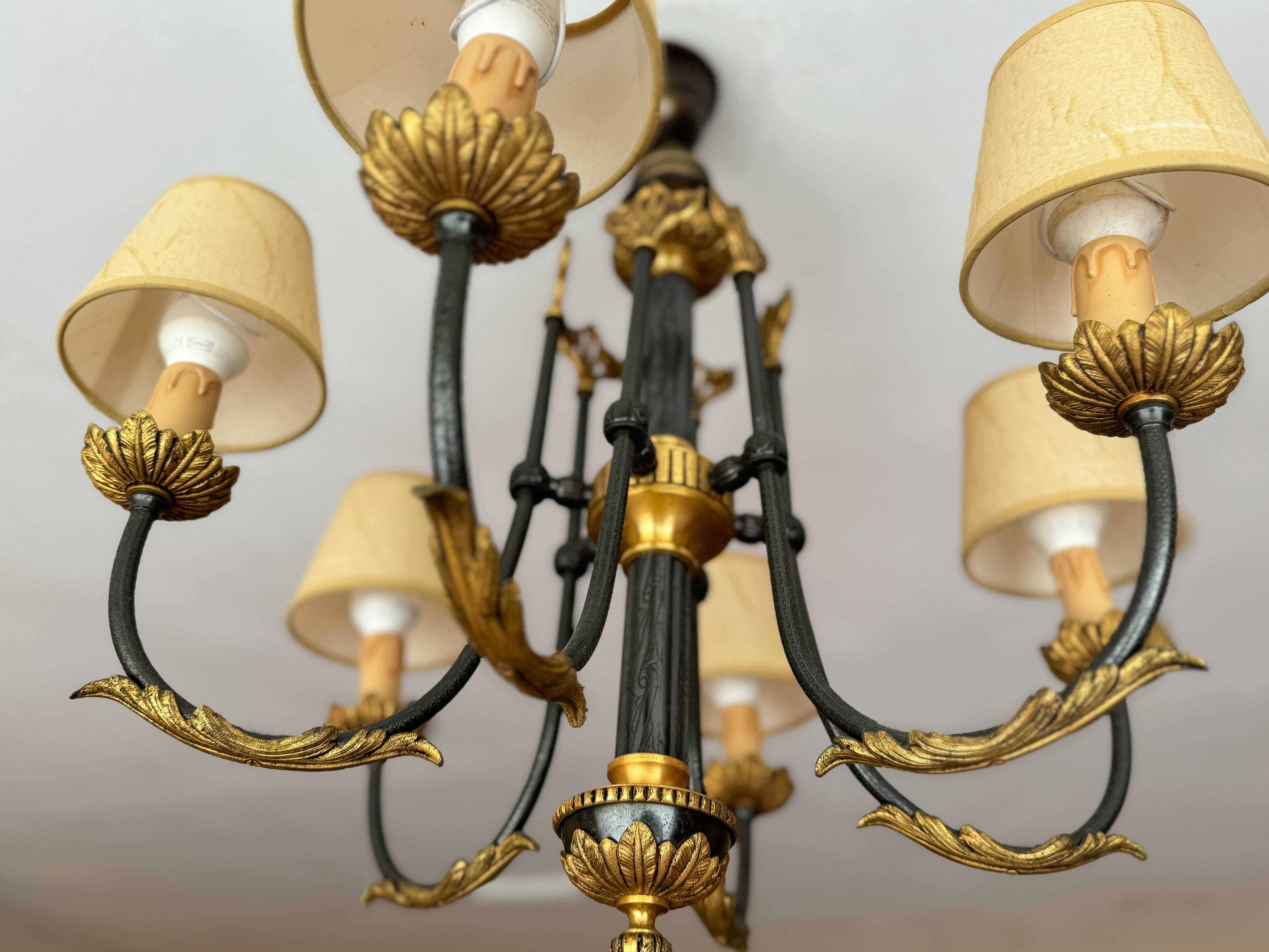 Lampadario a sei bracci in bronzo dorato, 1900 In condizioni buone in vendita a Lisbon, PT