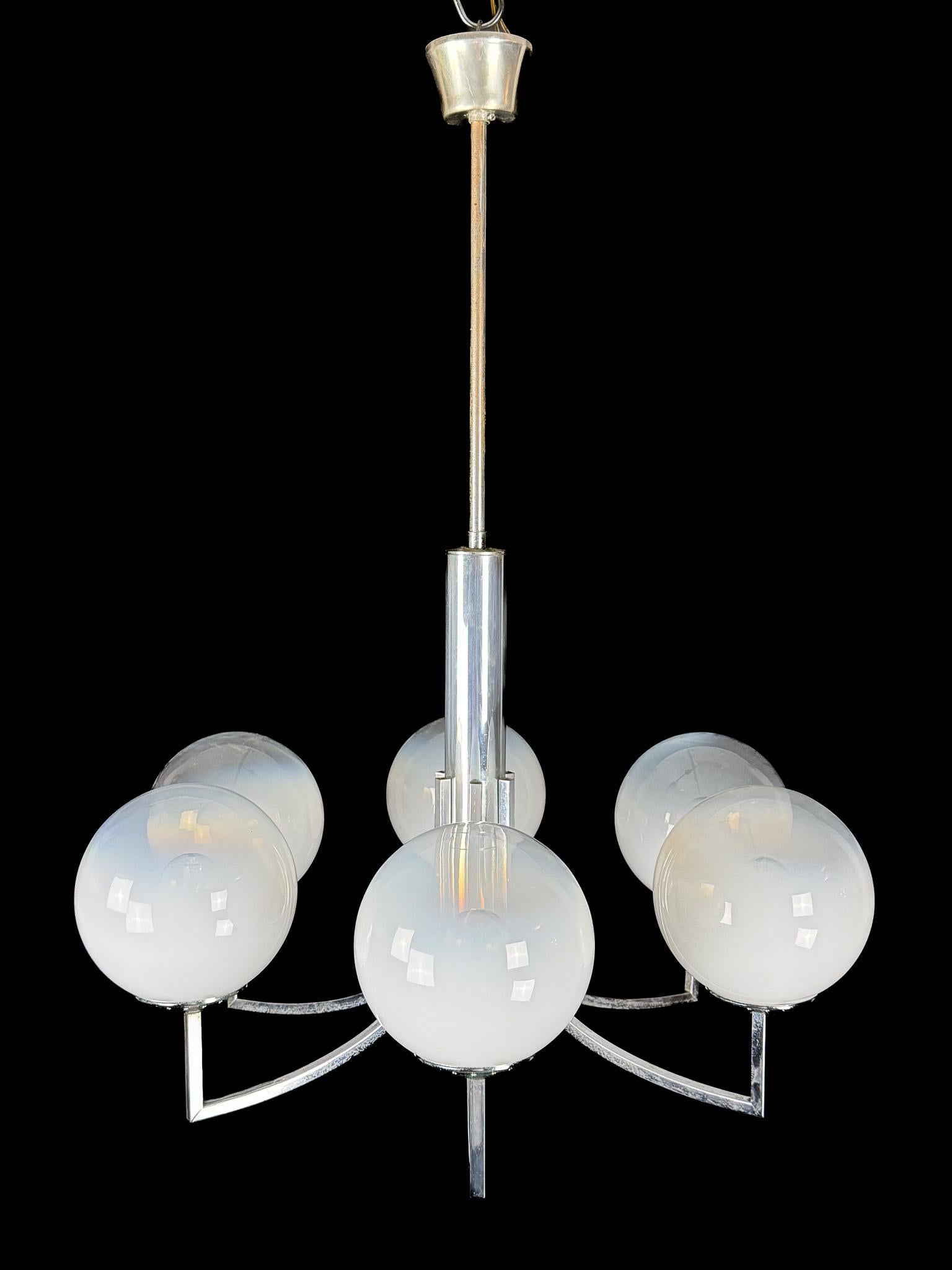 Lustre à six bras en sphères de verre Murano et chrome. Italie années 1960 en vente 3
