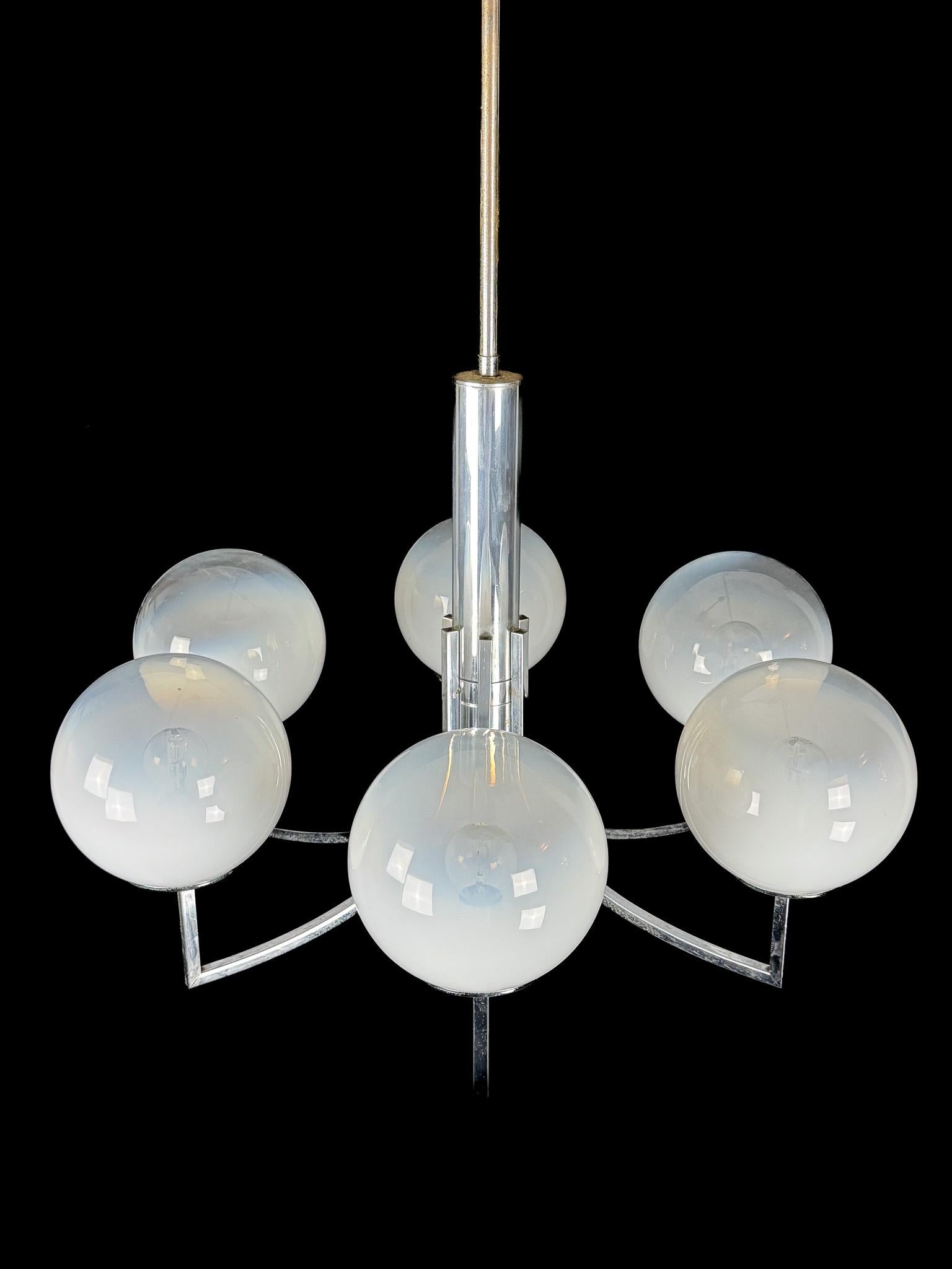 Lustre à six bras en sphères de verre Murano et chrome. Italie années 1960 en vente 4