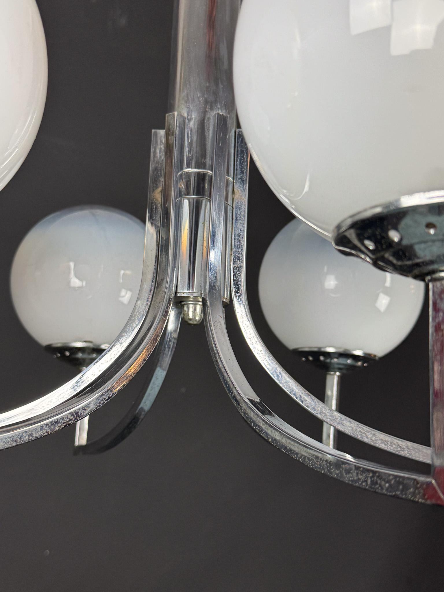 Lustre à six bras en sphères de verre Murano et chrome. Italie années 1960 en vente 5