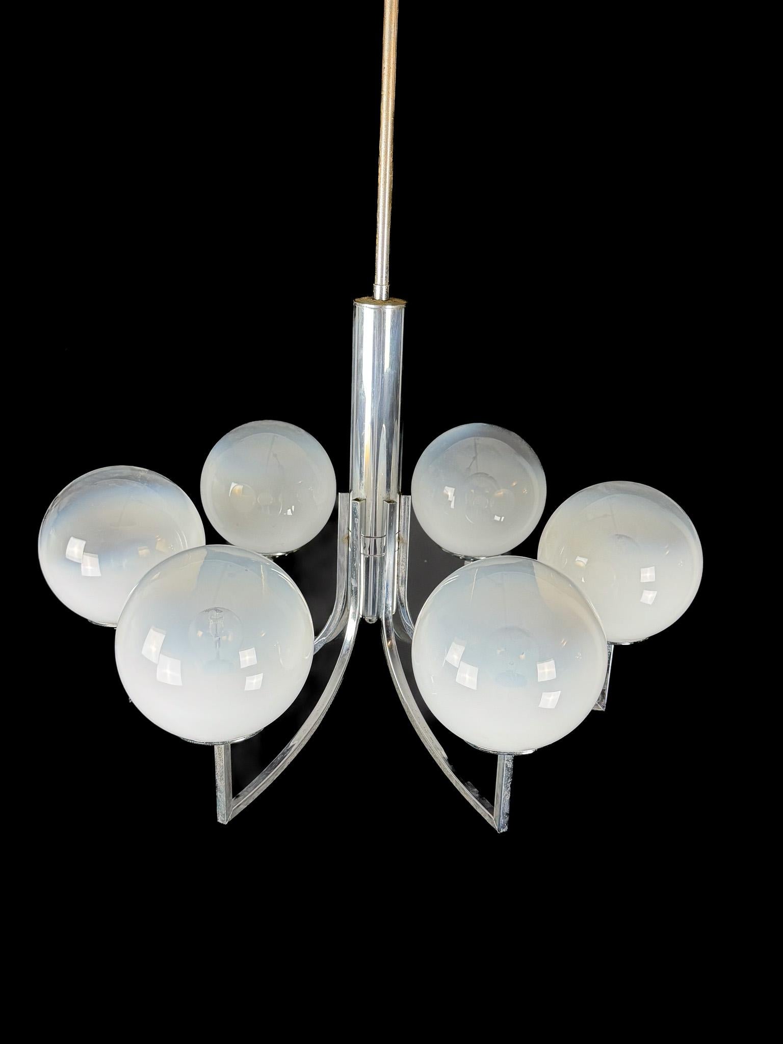 Lustre à six bras en sphères de verre Murano et chrome. Italie années 1960 en vente 6