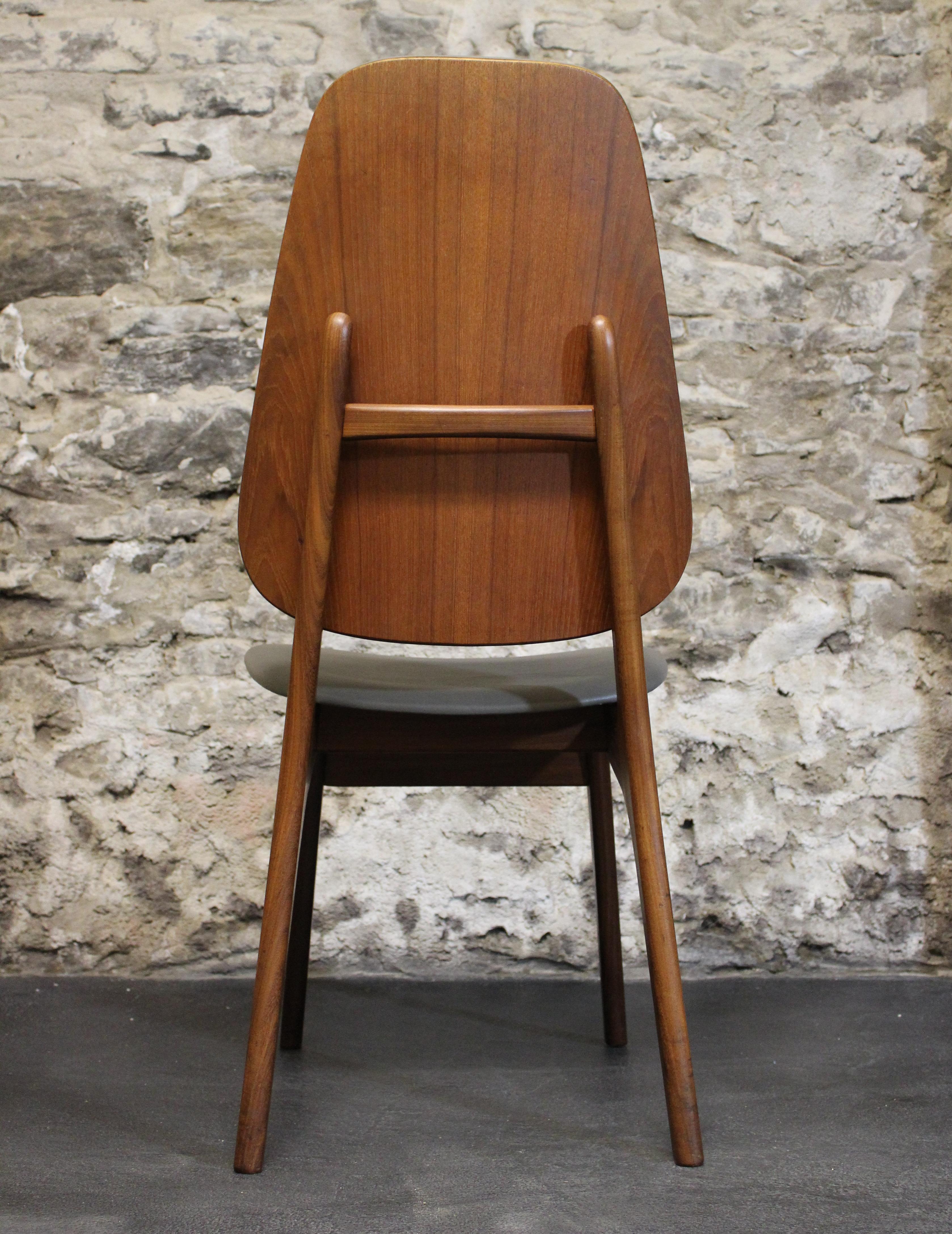 Six Arne Hovmand-Olsen Danish Teak Dining Chairs with Leather Upholstery In Good Condition In Hamilton, Ontario