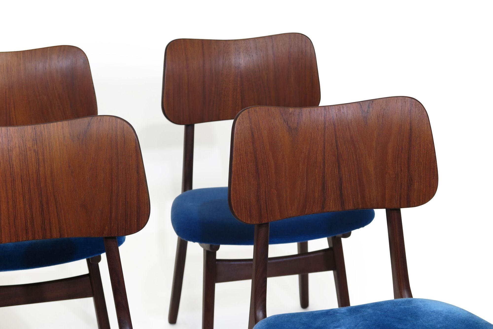 Mohair Six chaises de salle à manger Arne Hovmand-Olsen en noyer et teck, 30 disponibles en vente