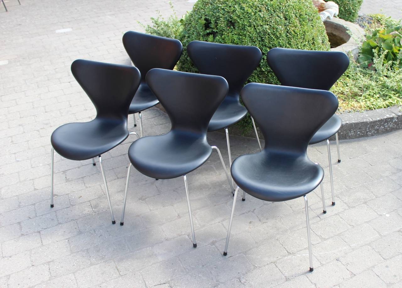 Scandinavian Modern Six Arne Jacobsen Chairs by Fritz Hansen, Black Leather, Model 3107