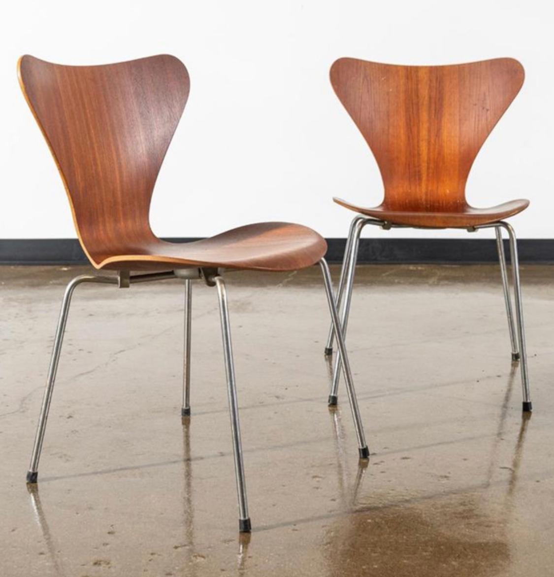 Six Arne Jacobsen Series 7 Teak Dining Chairs In Good Condition In Brooklyn, NY